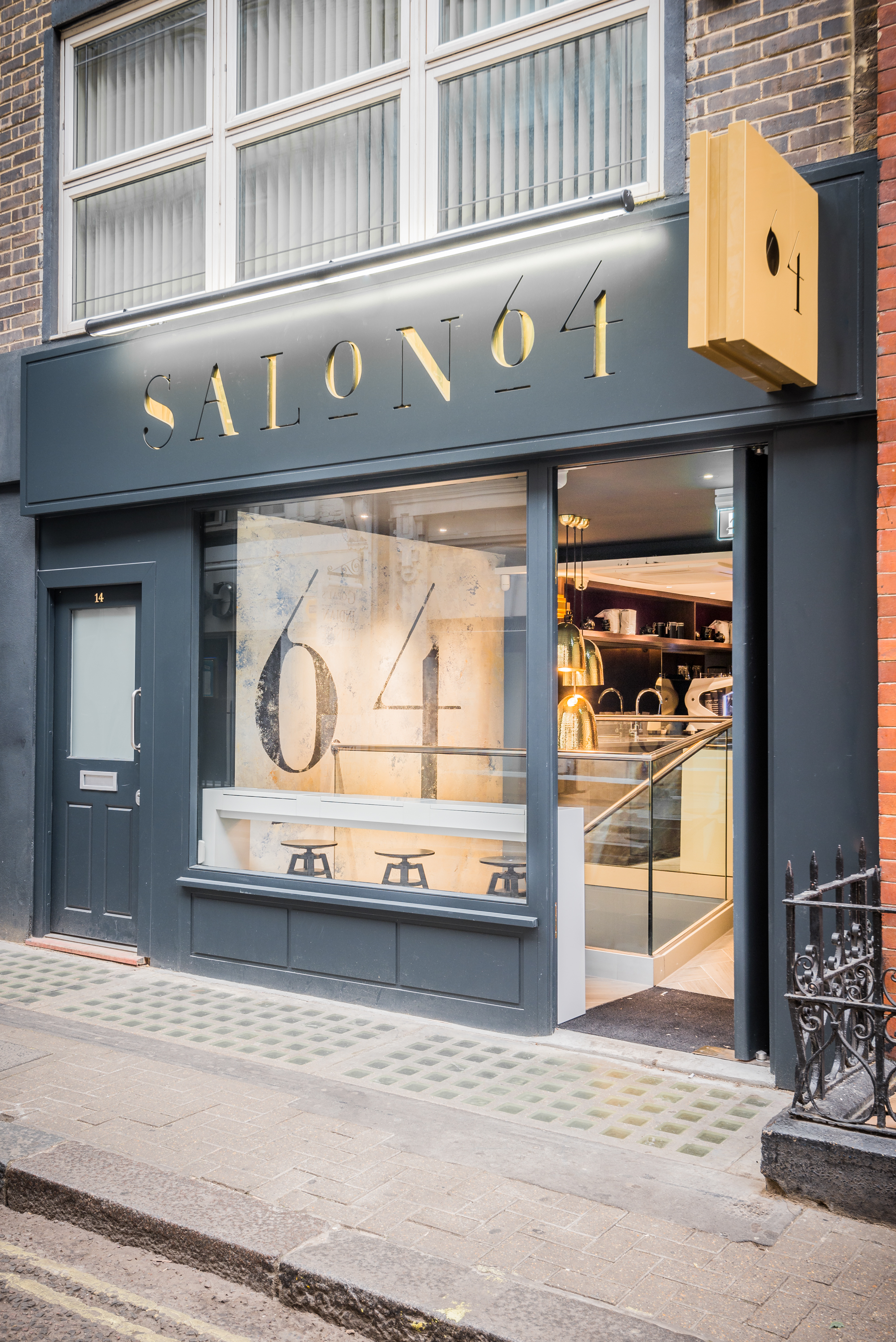 Salon 64-1