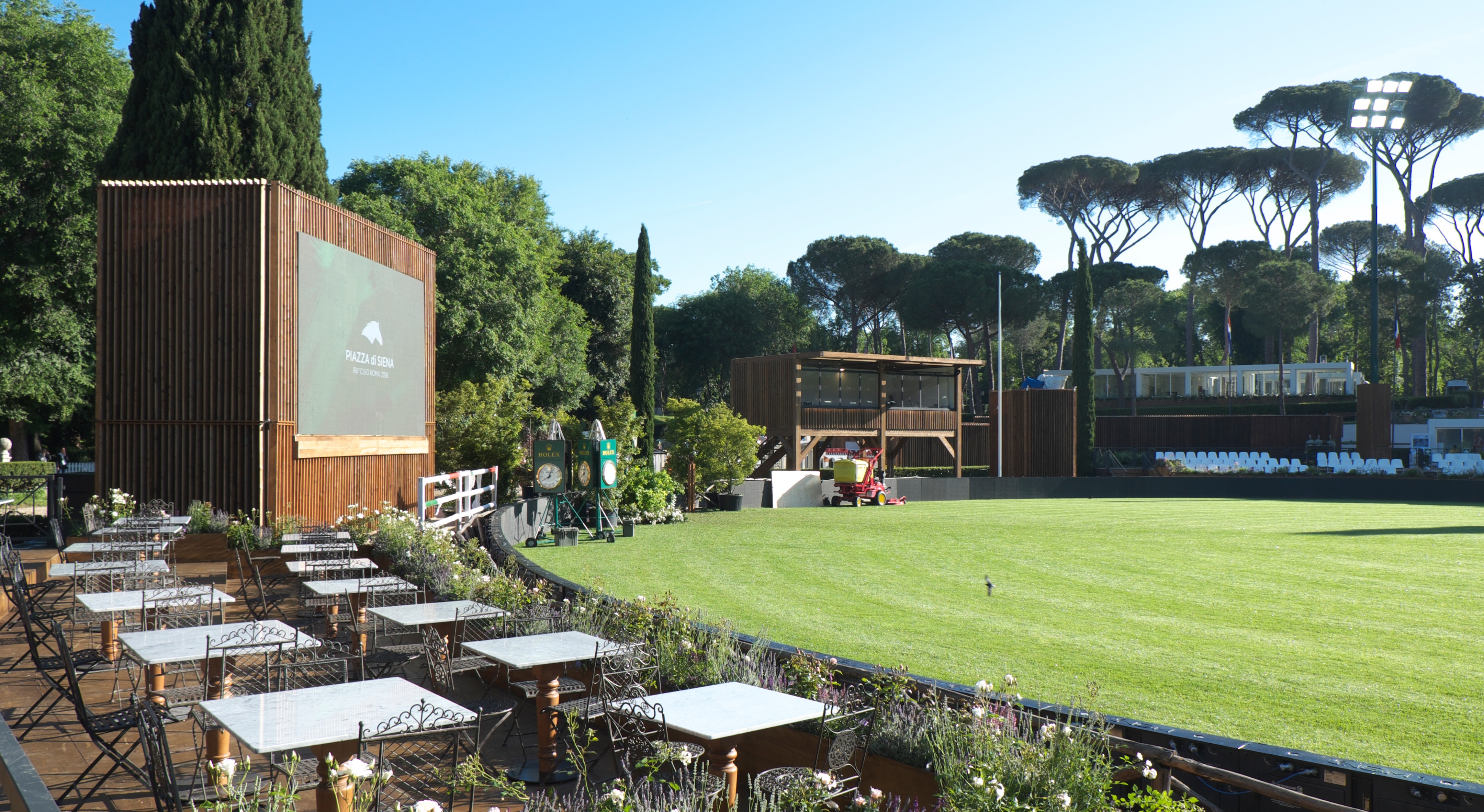 2018 年意大利赛马场广场设计-11