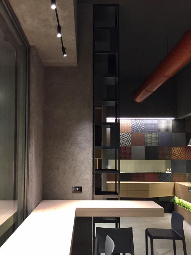 self可译为自我自身自己等；cafè应是café，可译为咖啡馆咖啡店-11