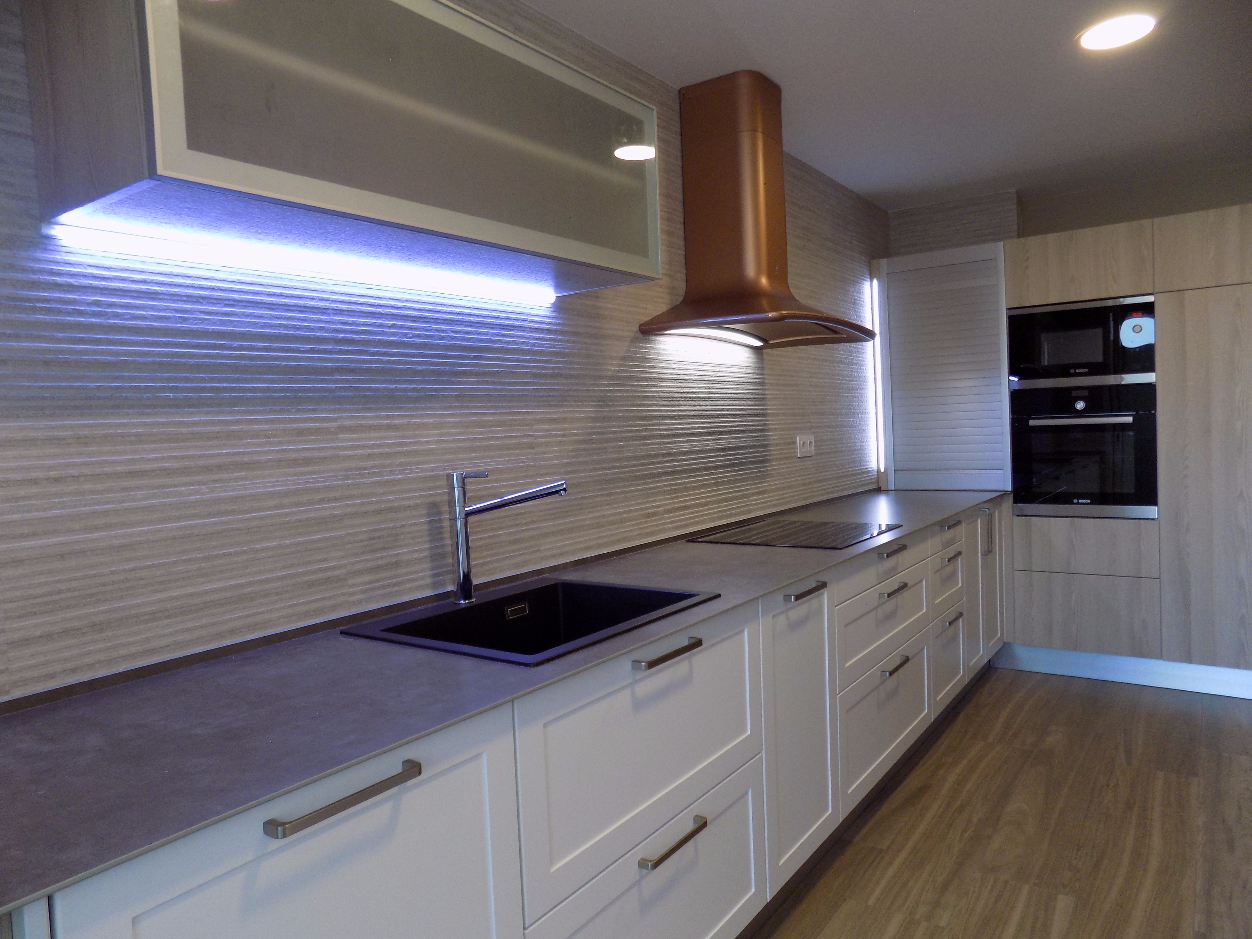 现代复古厨房，工业风与早餐文化的完美融合-0