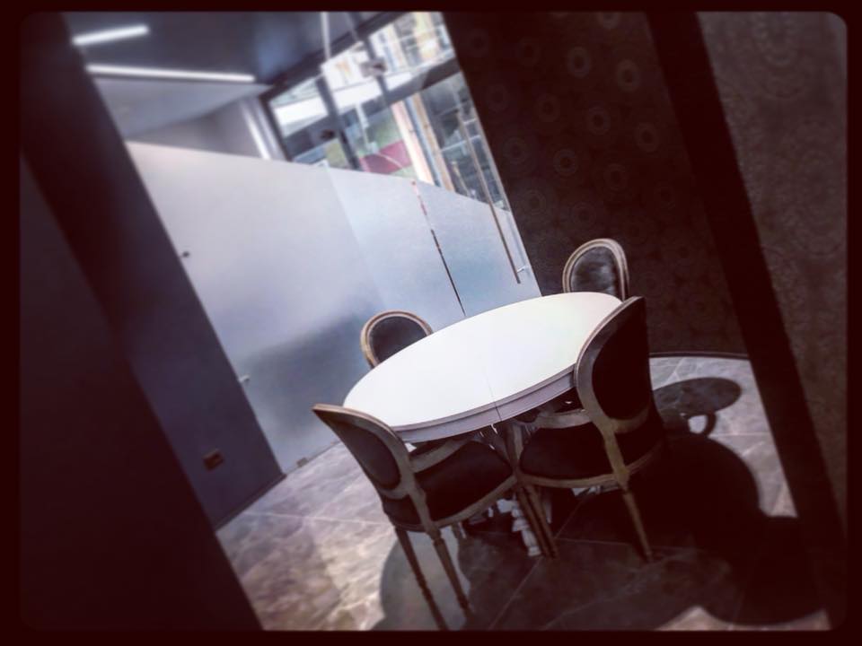 "iragazzidioggi"展示空间 | 现代简约风格的魅力展示-11