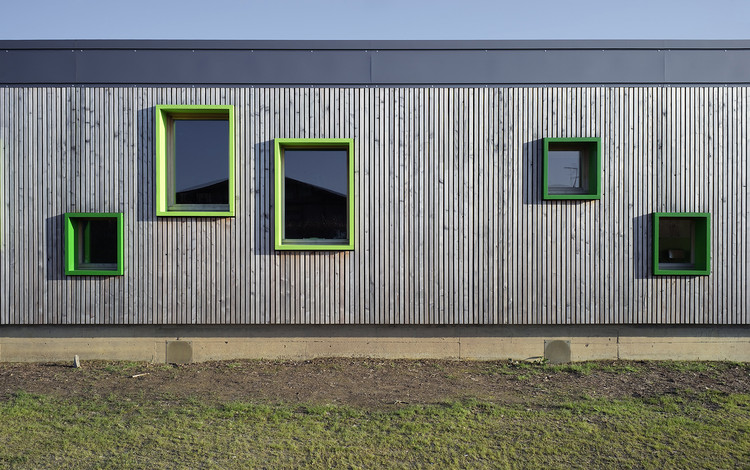 西班牙 Zubieta 幼儿园扩建项目,绿色与木质的儿童学习空间-7