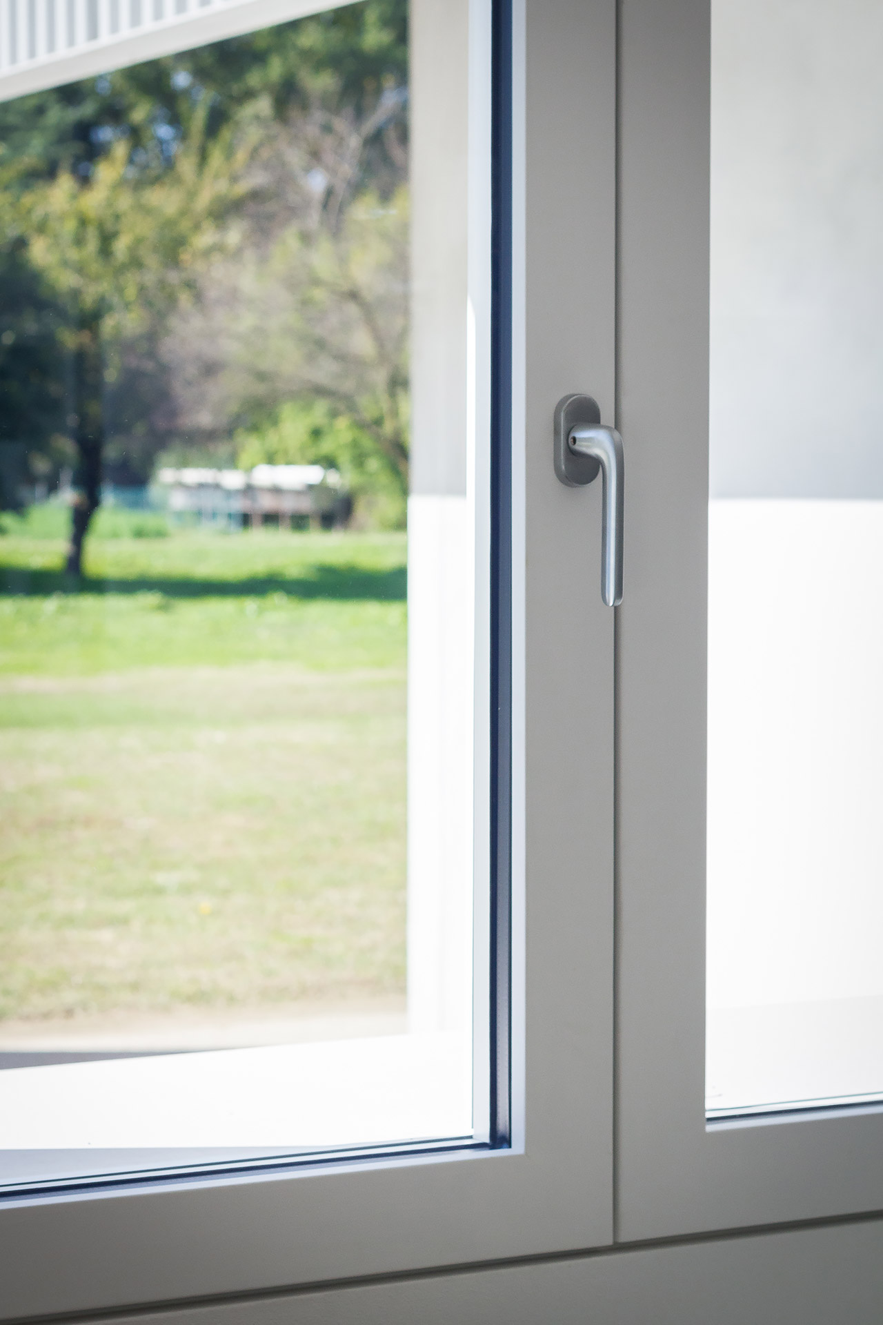 简约木质白窗设计，打造现代家居风格-3