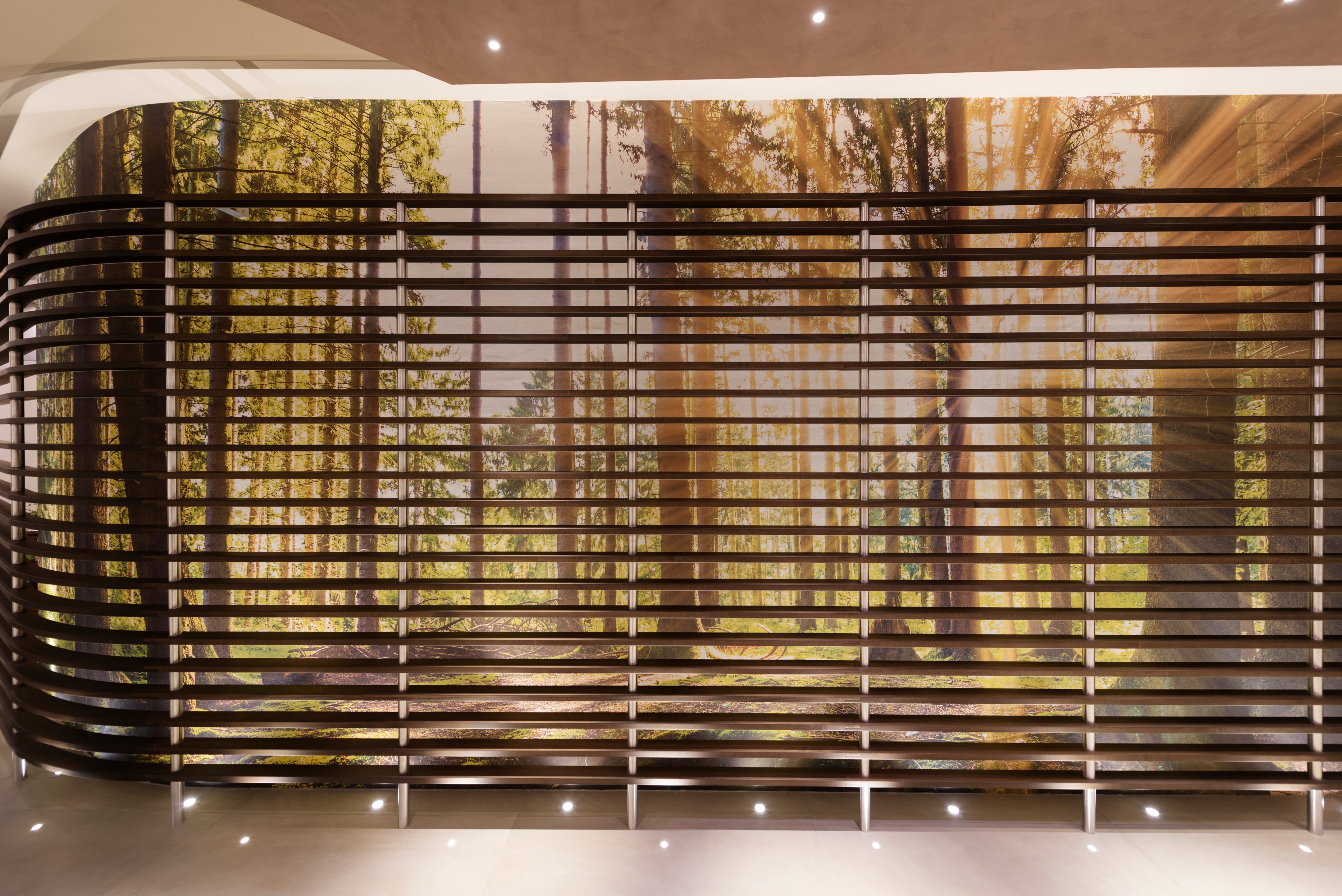 温暖中性色调的温泉疗养空间-1