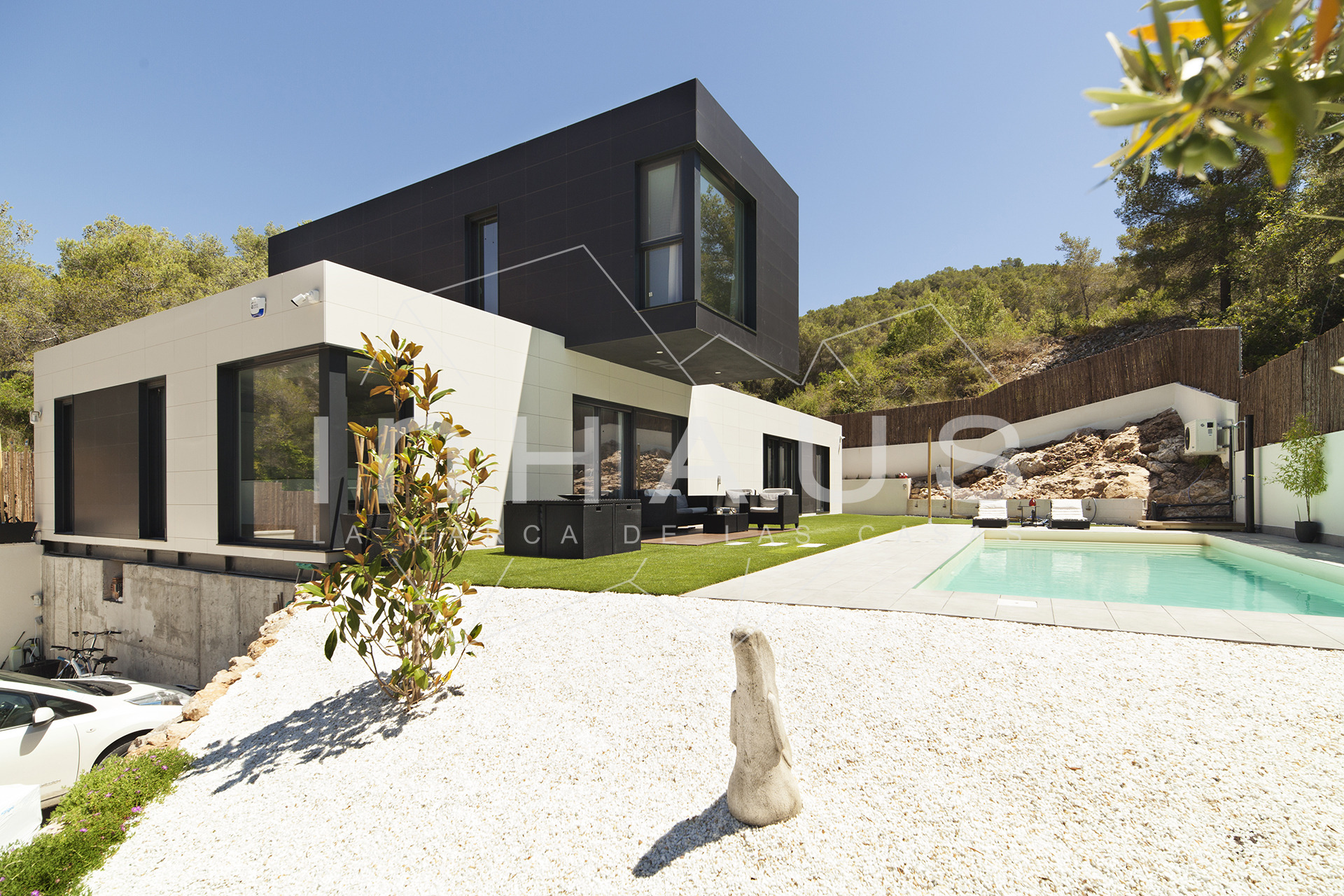 巴塞罗那简约现代模块化别墅-28