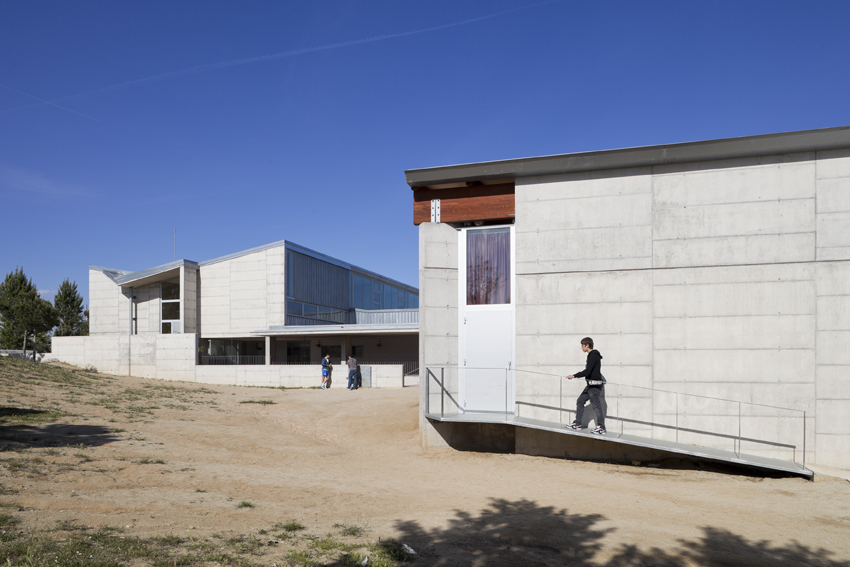 绿色环绕的 Elisabeth 学校,打造自然延伸的教育空间-8