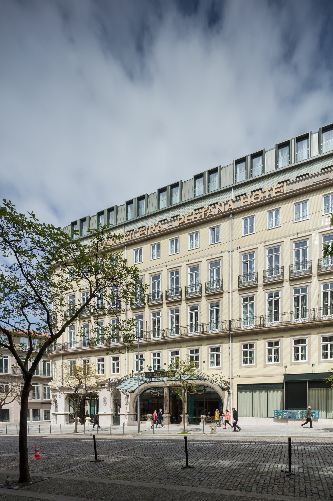 葡萄牙波尔图历史建筑“A Brasileira”酒店的修复与新生-9