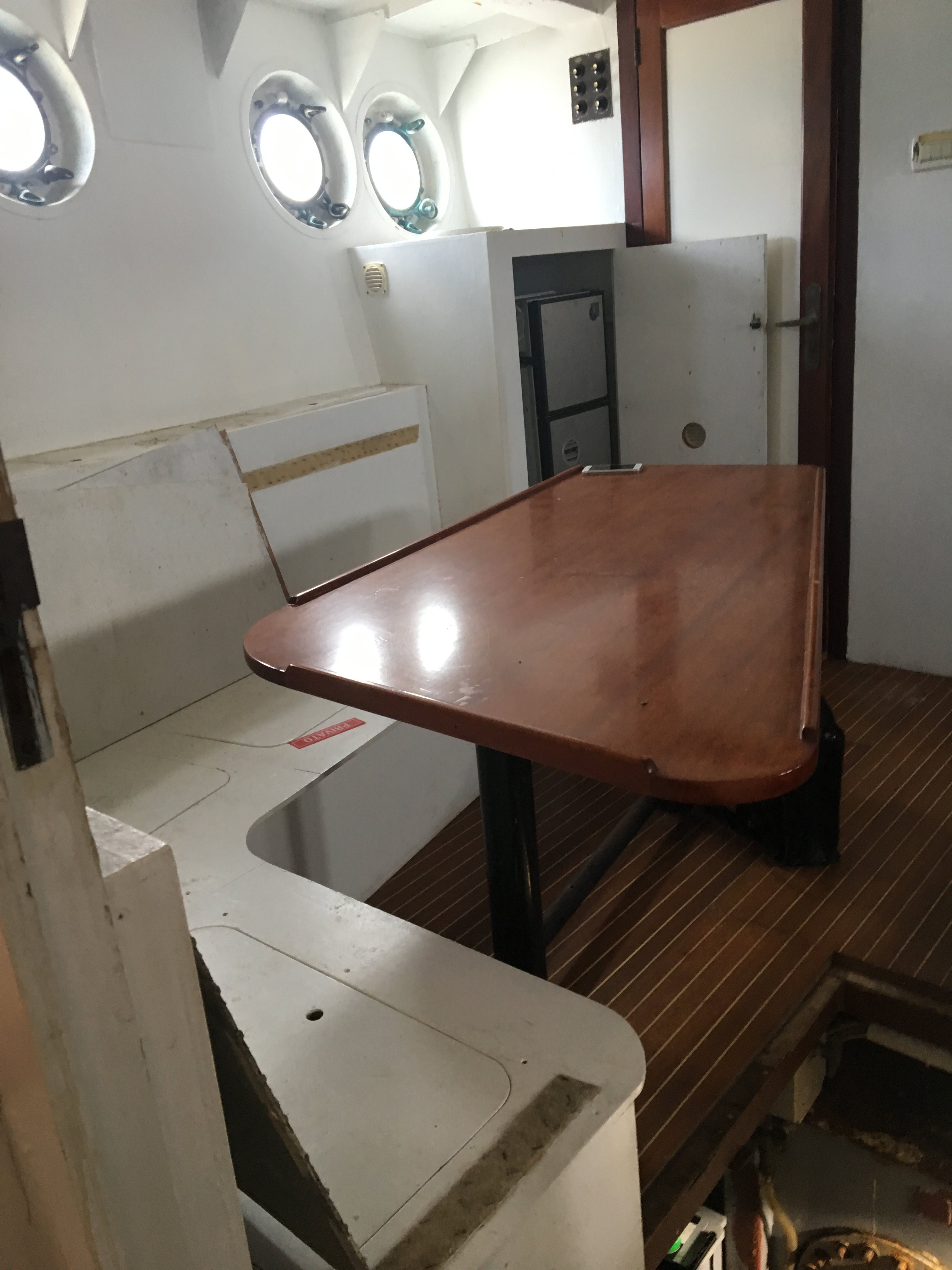 豪华游艇"Letting Go"的室内设计亮点-16