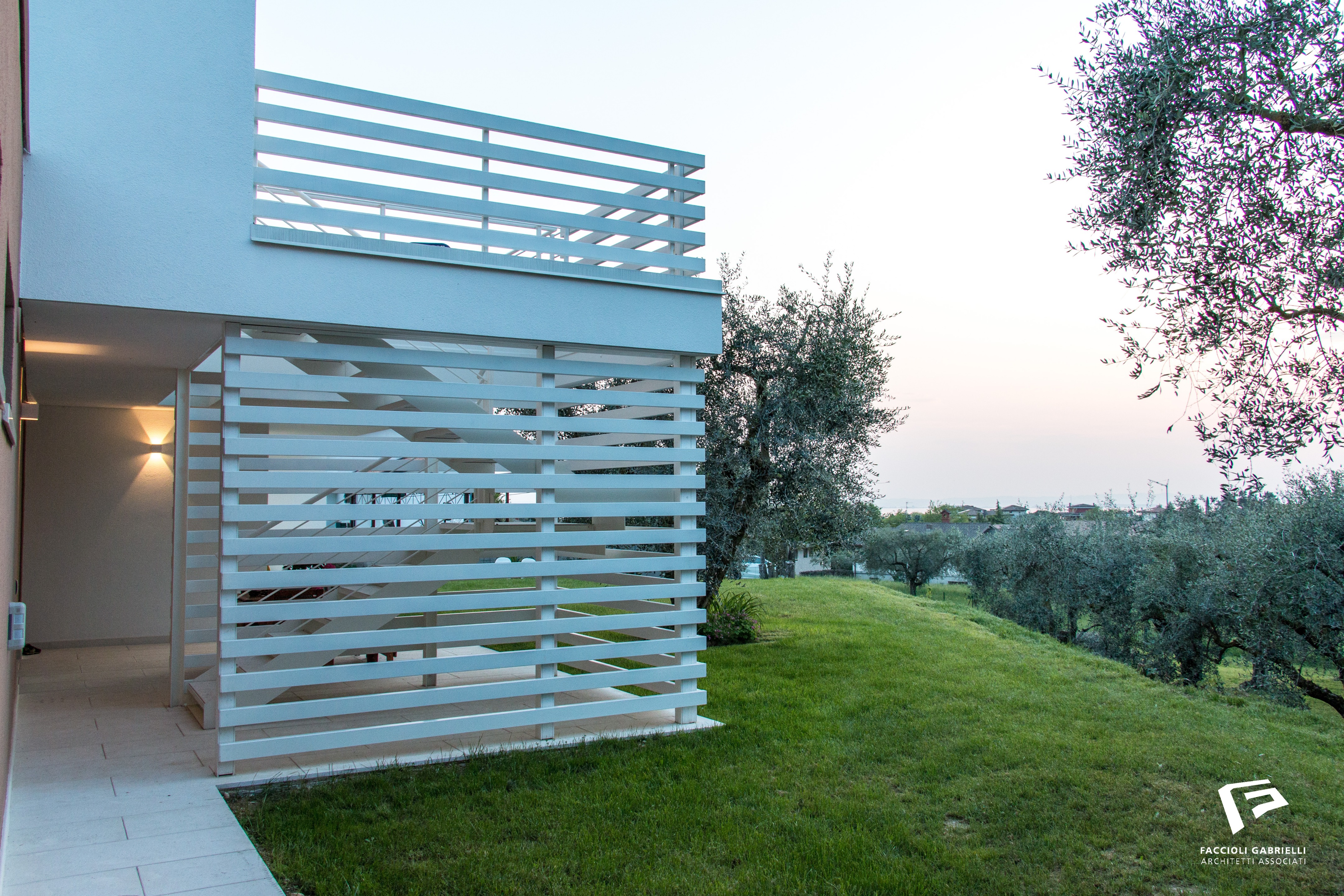 意式湖畔别墅-10