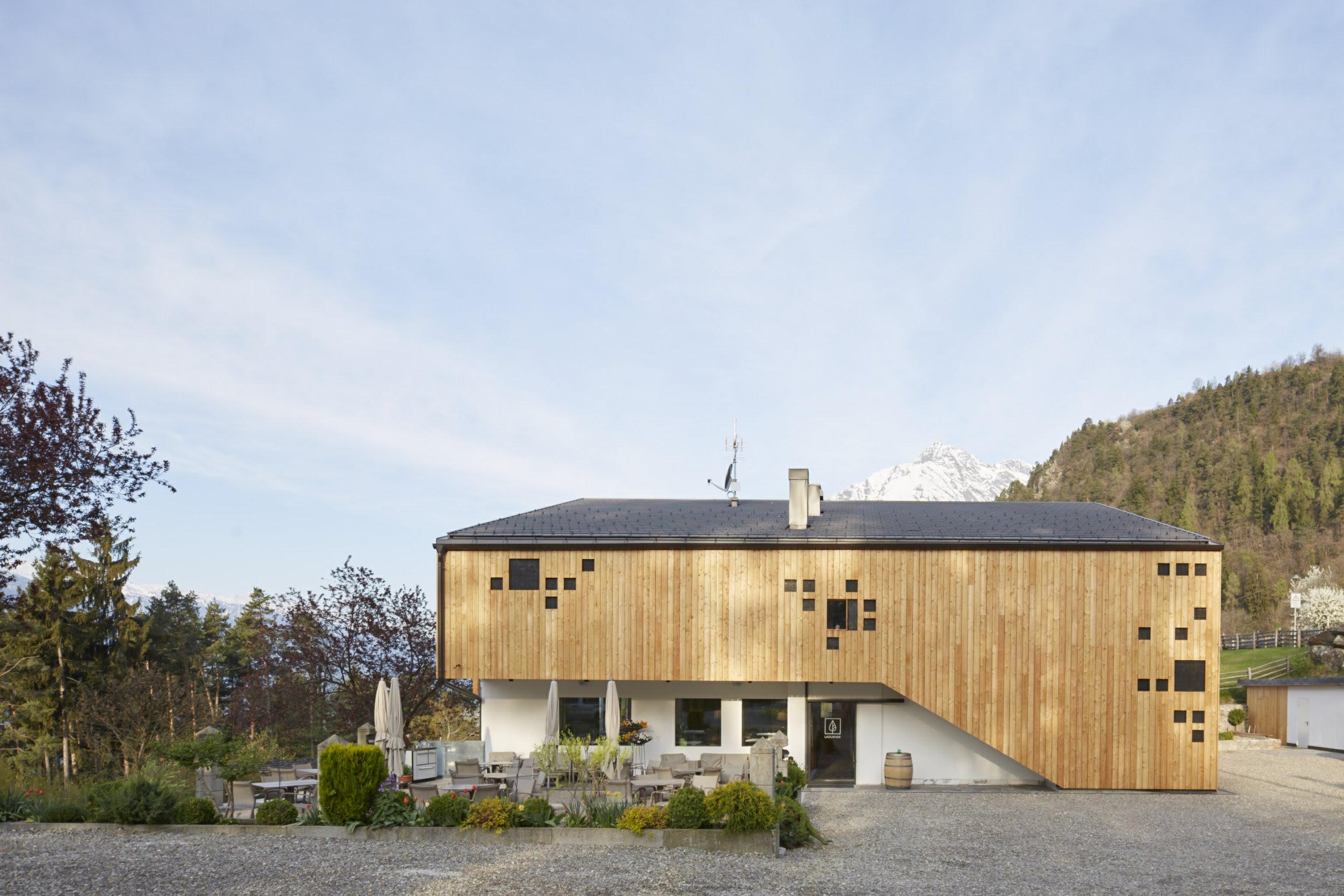 高山上的豪华餐厅-3