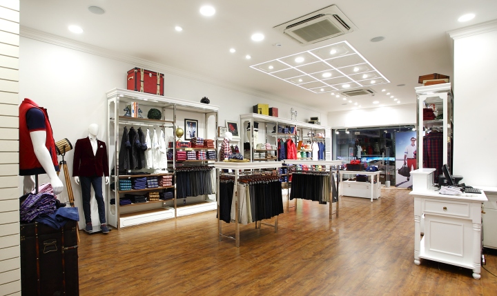 印度班加罗尔Louise Philippe休闲服装品牌零售店设计-12