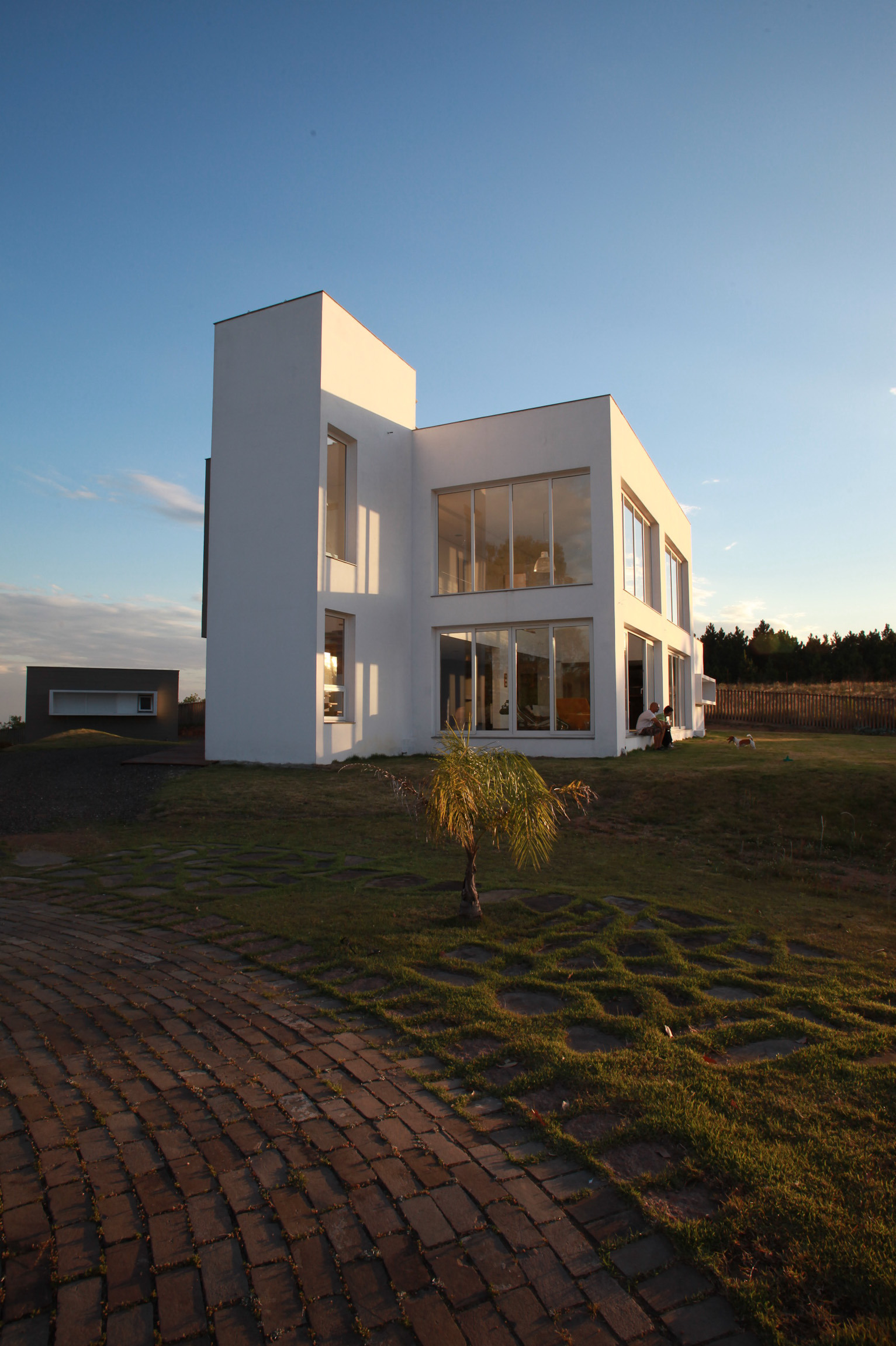 友宅共生 | 融合景观与功能的 445 平米单家庭住宅设计-11