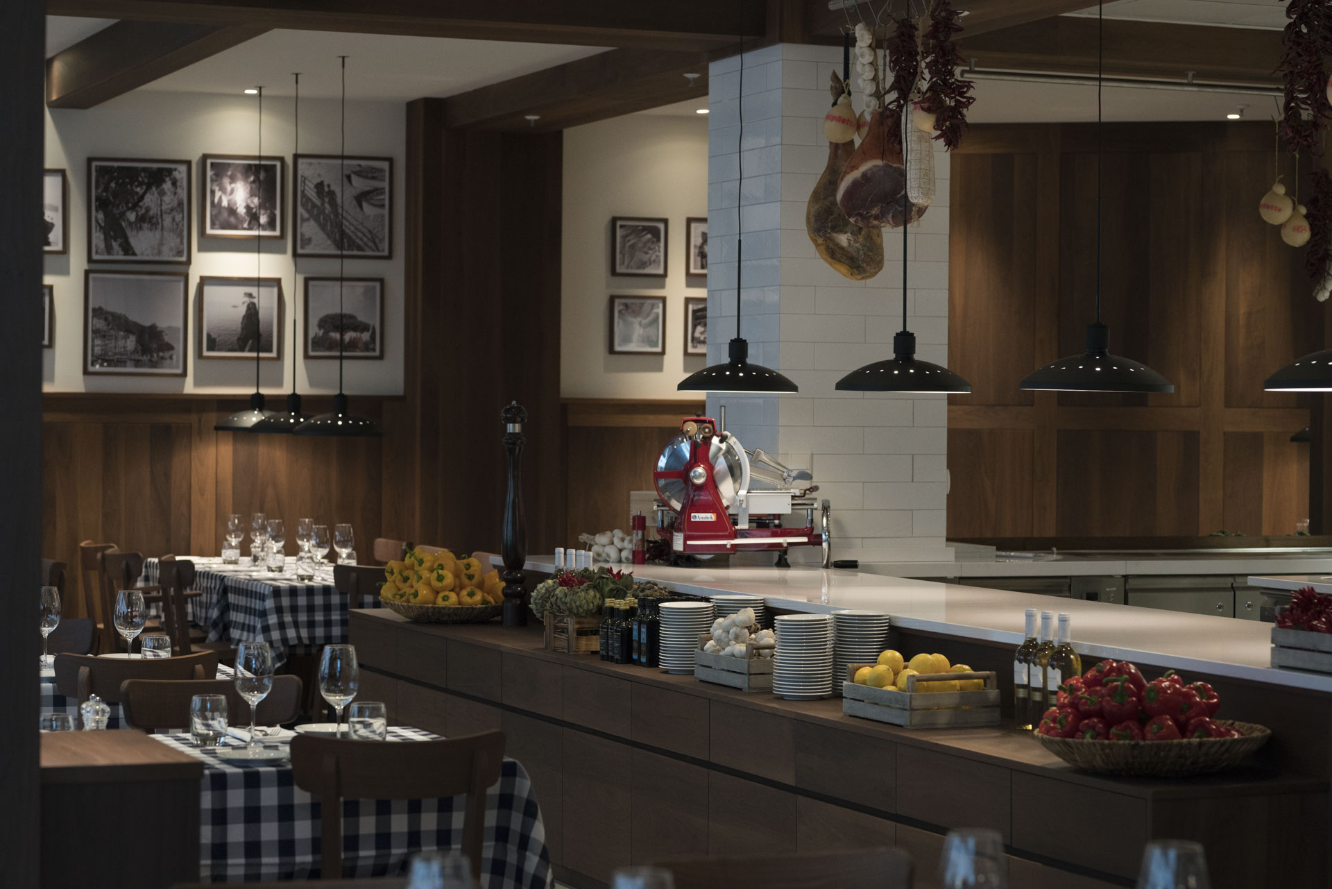 2017 年完成的 Hotel Estrel Portofino 餐厅室内设计-17