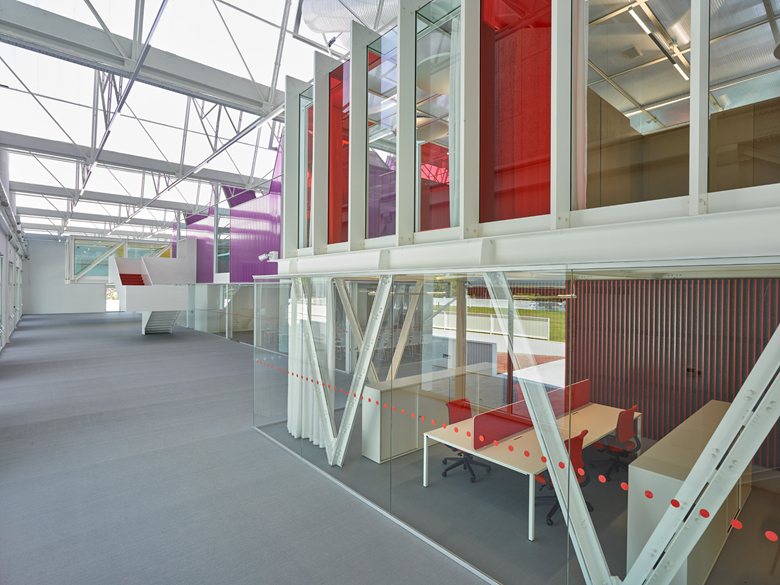 "Multi"椅点亮 Golinelli 文化中心-9