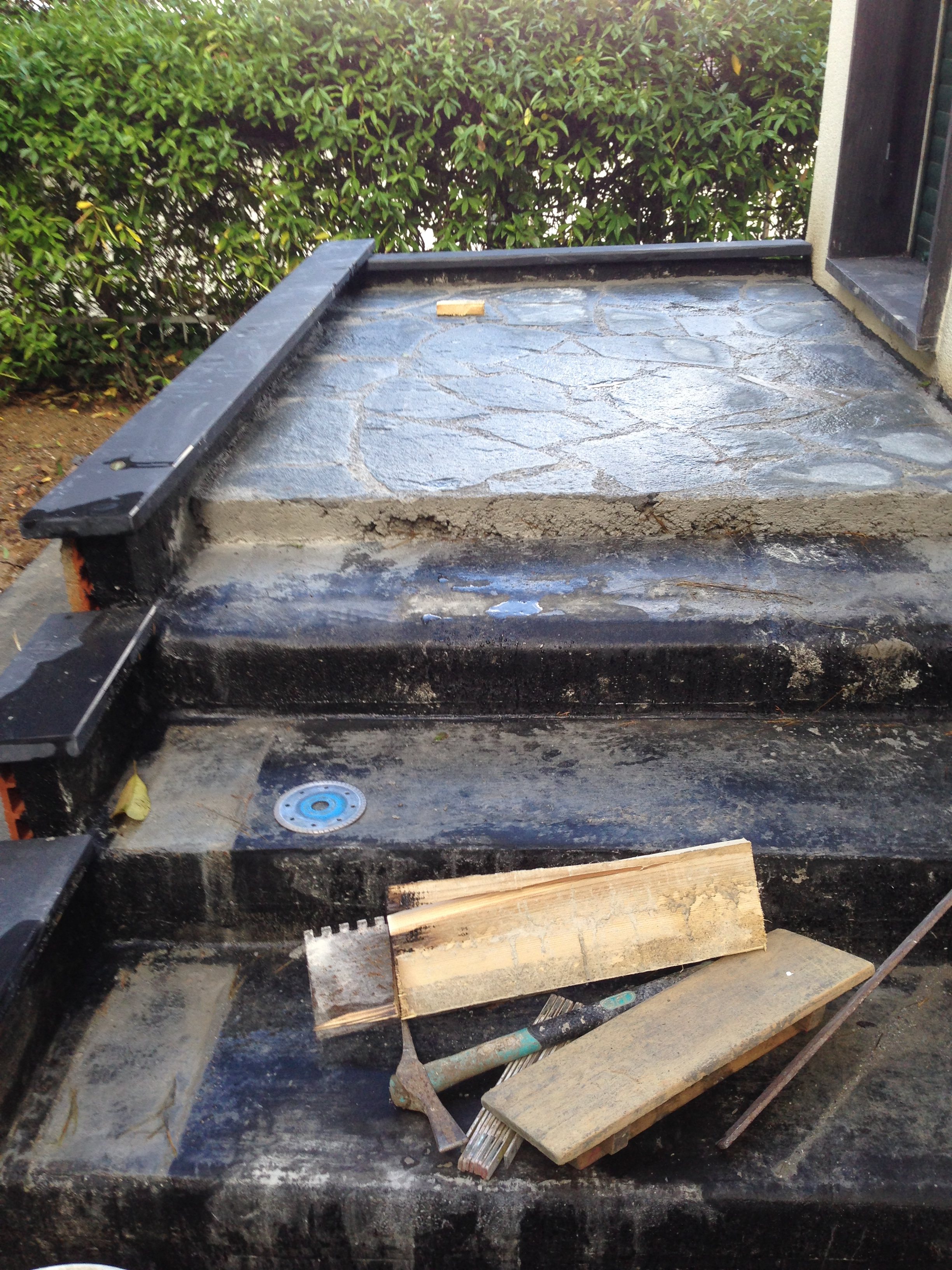 2015 年完成的地下室公寓重建与外部区域调整-9