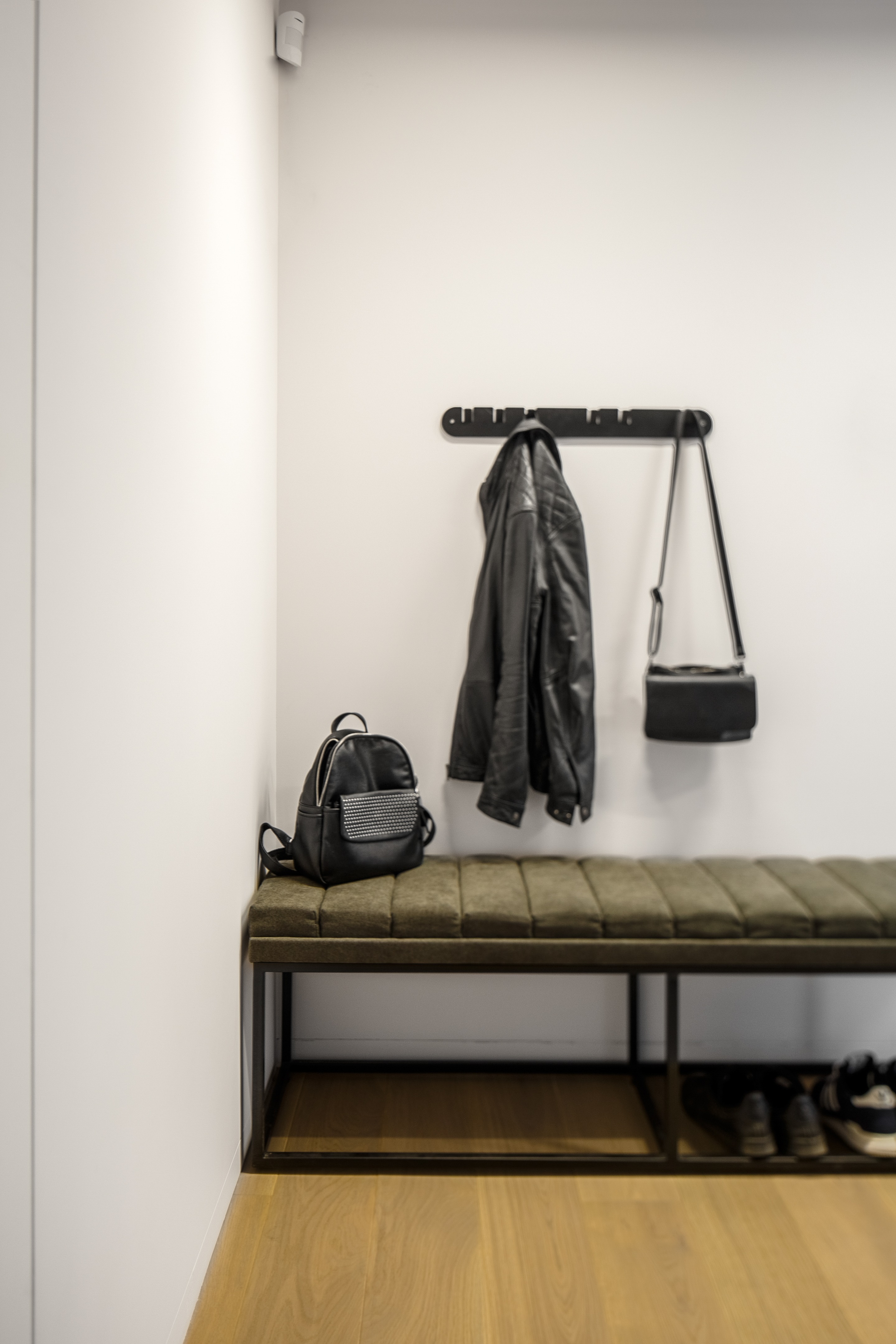 2018 灰色调室内设计案例 | 定制家具营造温馨空间-14