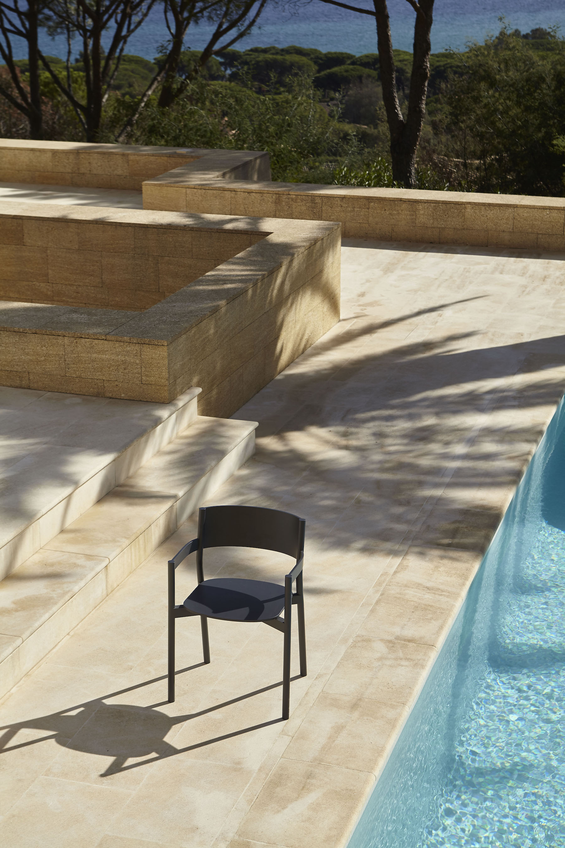 伦敦设计师 Timothée Mion 的极简主义椅子 Plouf-14