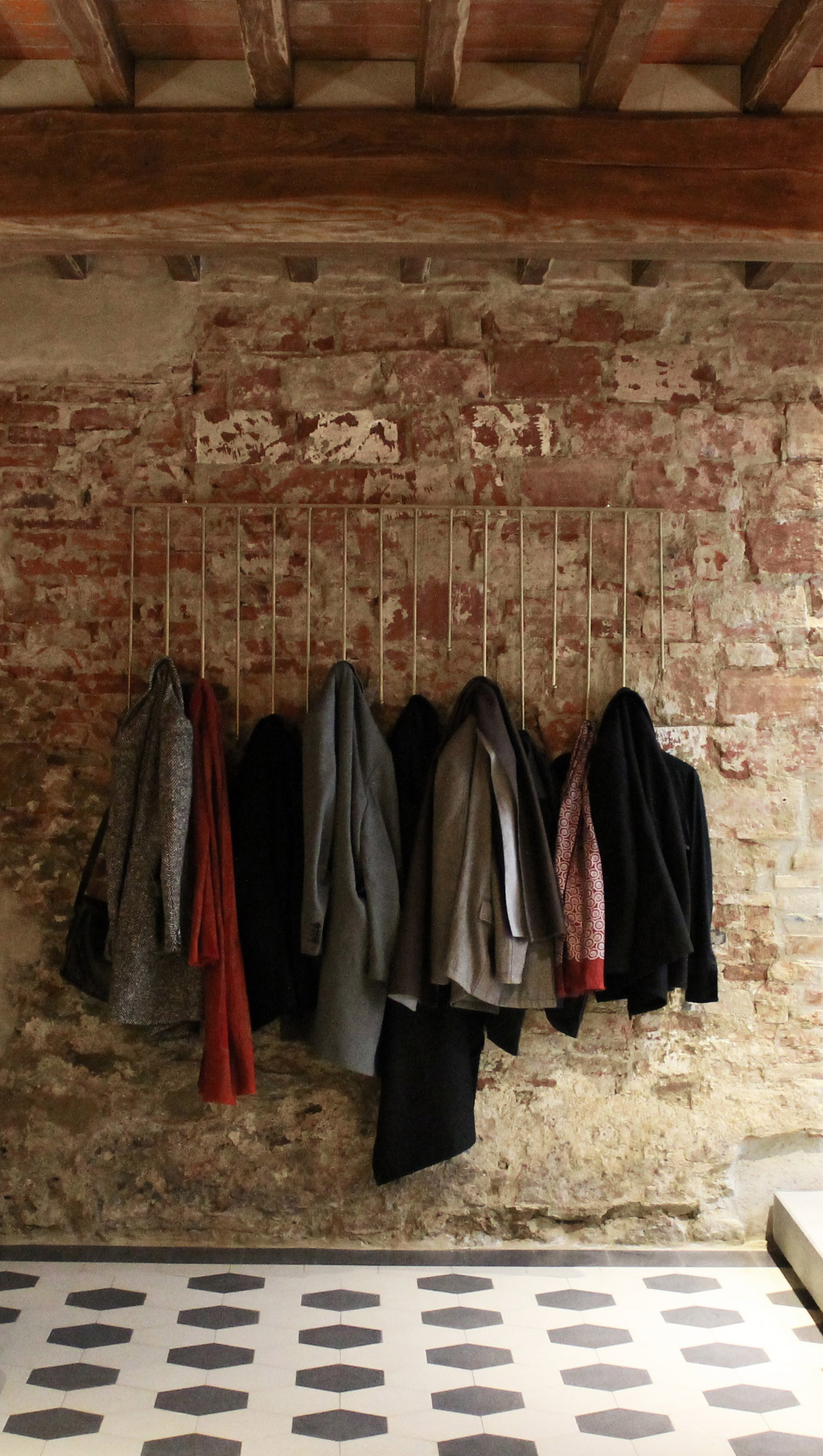 历史与当代交融的意大利餐厅设计-3