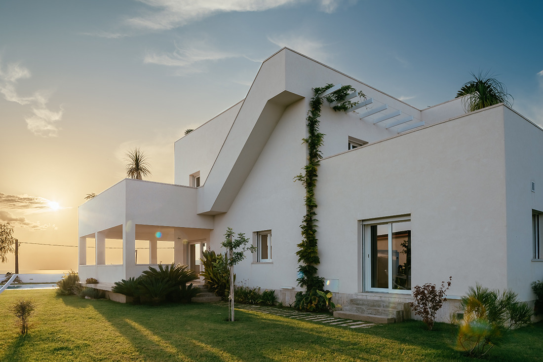 意式风情海滨别墅,现代简约之美-15