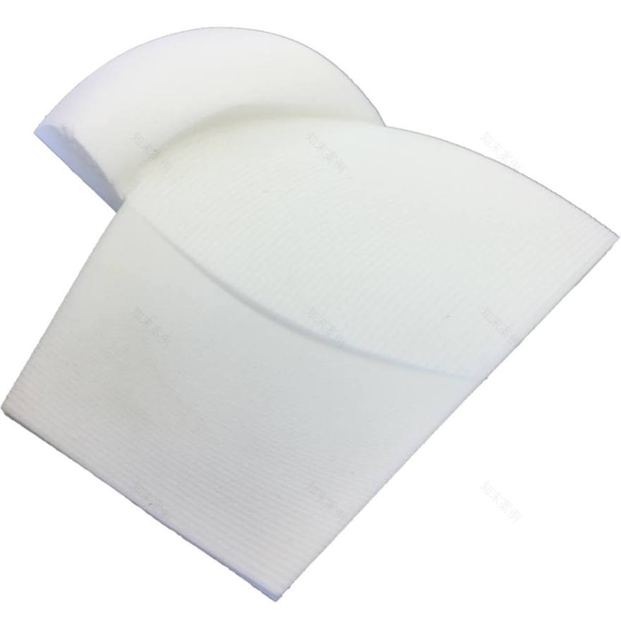 五块混凝土碑构建的抽象艺术装置-13