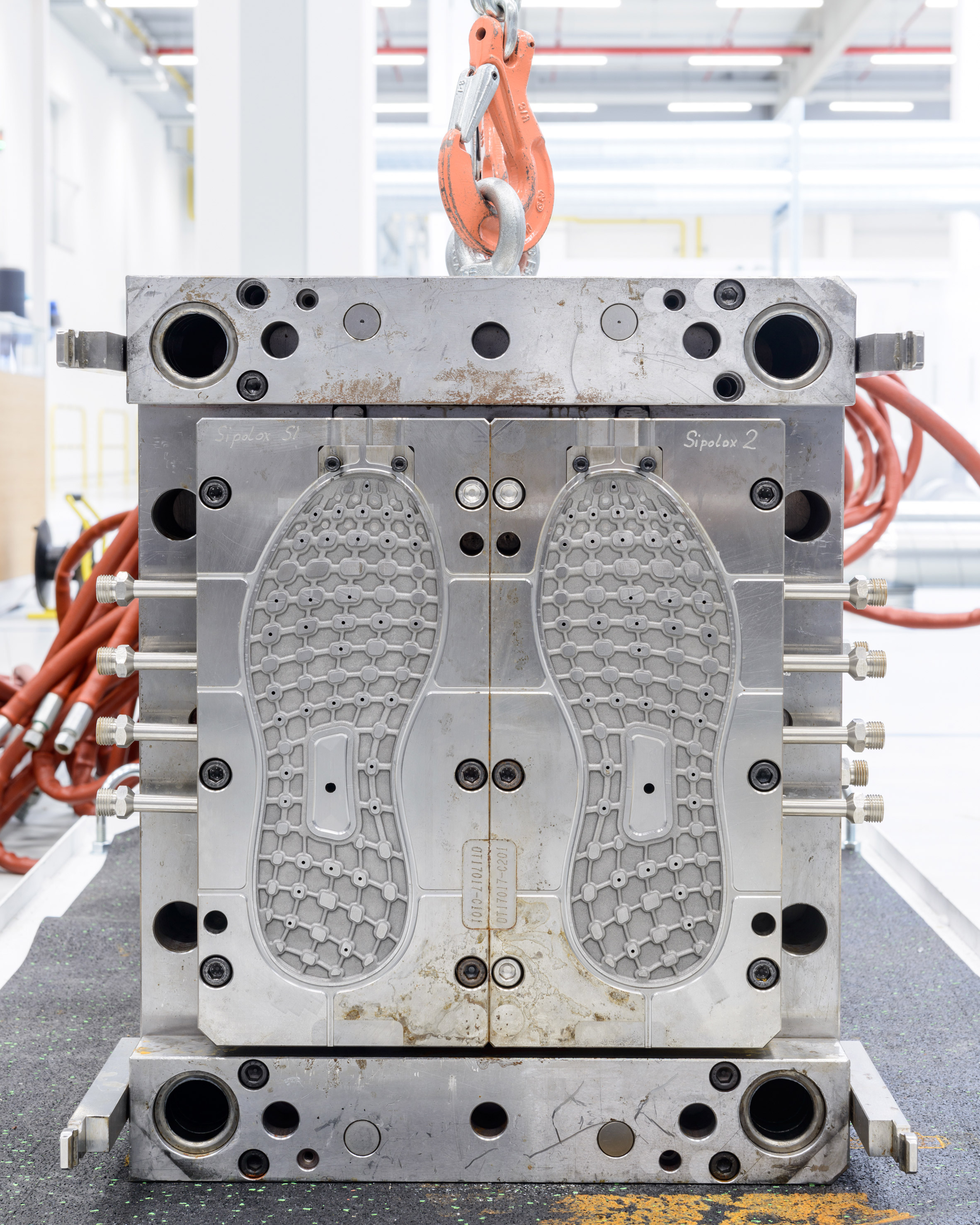 阿迪达斯“内部”揭秘,摄影师展现制造过程-19