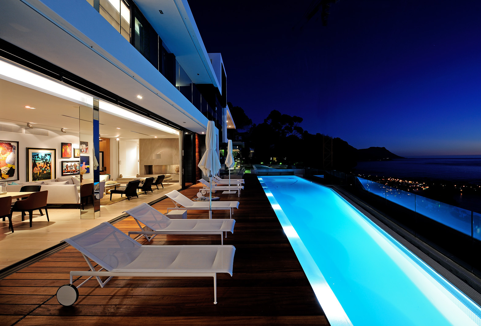 南非开普敦“Nettleton Ridge”海滨别墅 | 壮丽海景与生活空间的完美融合-2