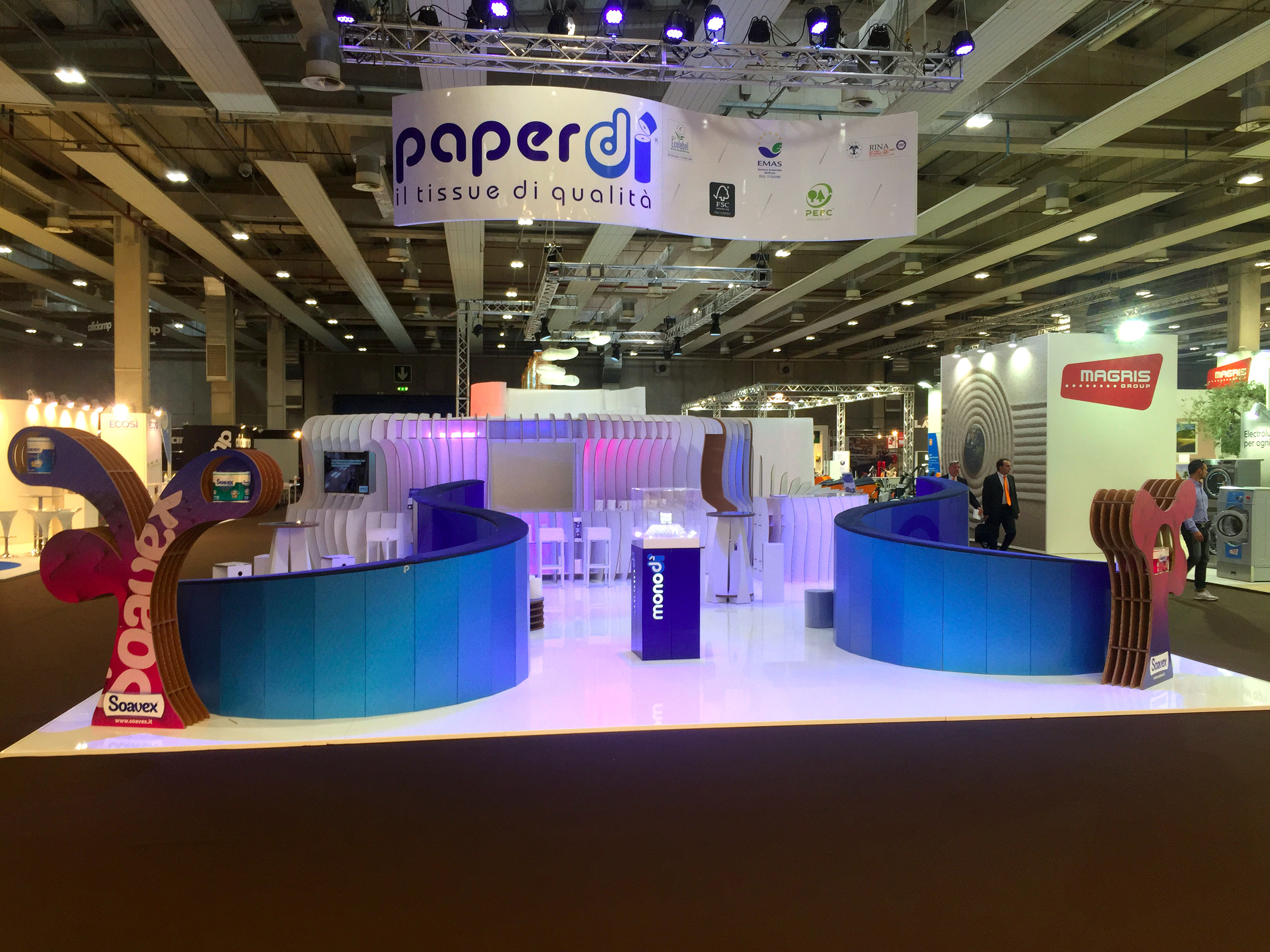 纸品公司打造优雅“纸”酒店式展台-3