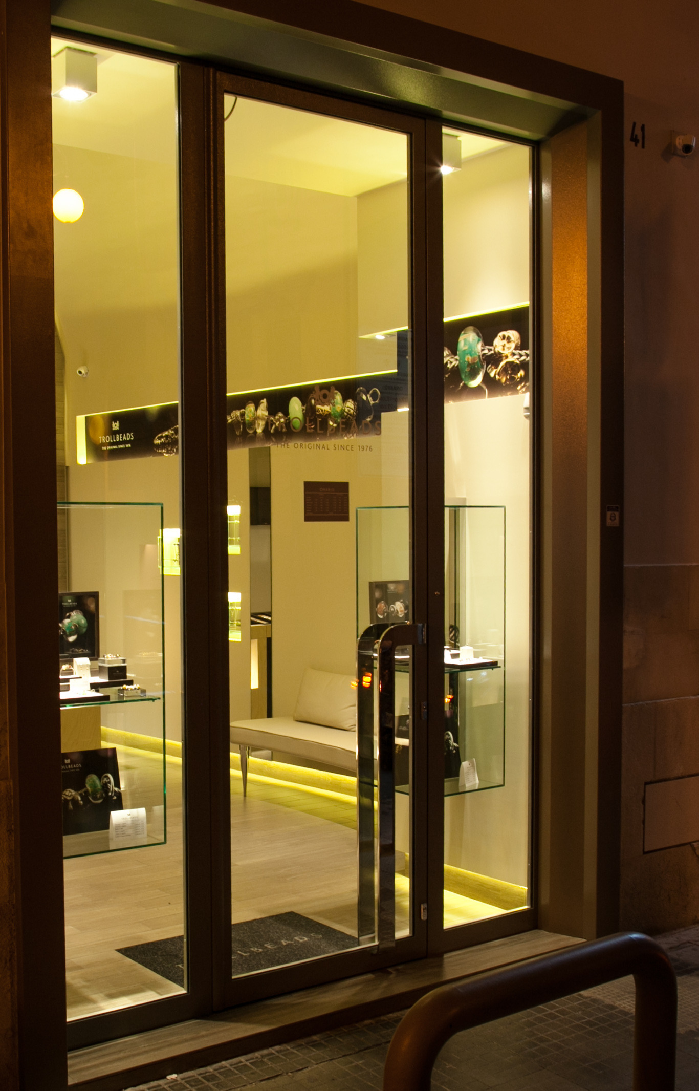 2016 年意大利 Bitonto Trollbeads 商店室内设计-8