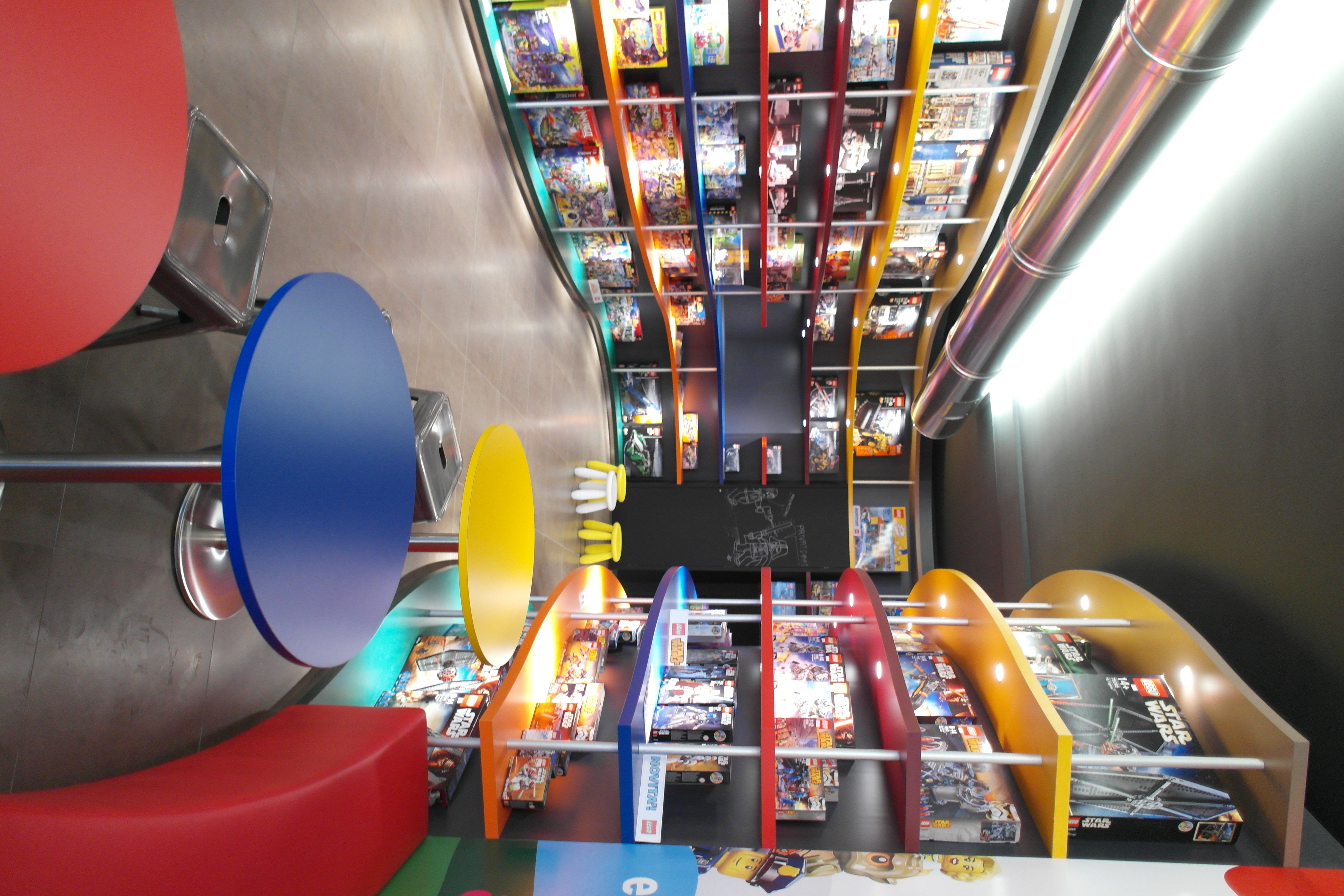 创意玩具店里的意大利手工冰淇淋-13