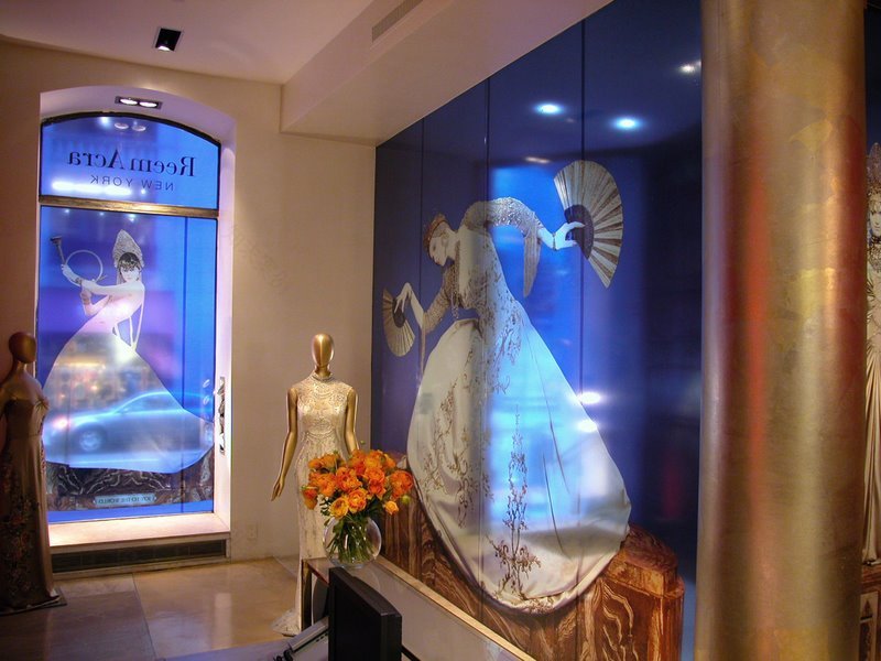 Reem Acra 精品店,纽约地标建筑内的奢华时尚空间-9