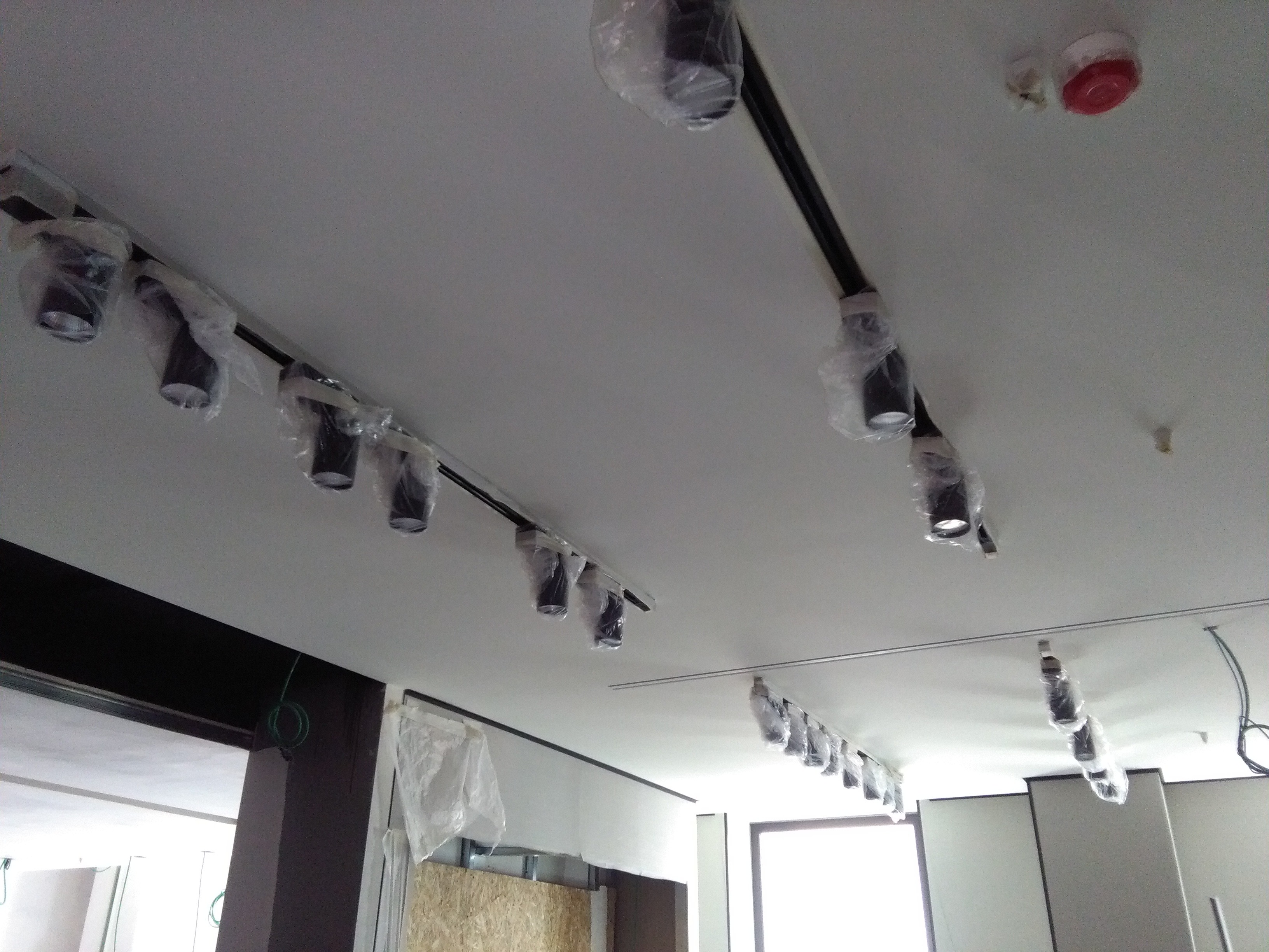 2017 年罗马"拉·里贾纳"三叉戟街角 HUGO BOSS 展示厅室内设计案例-4