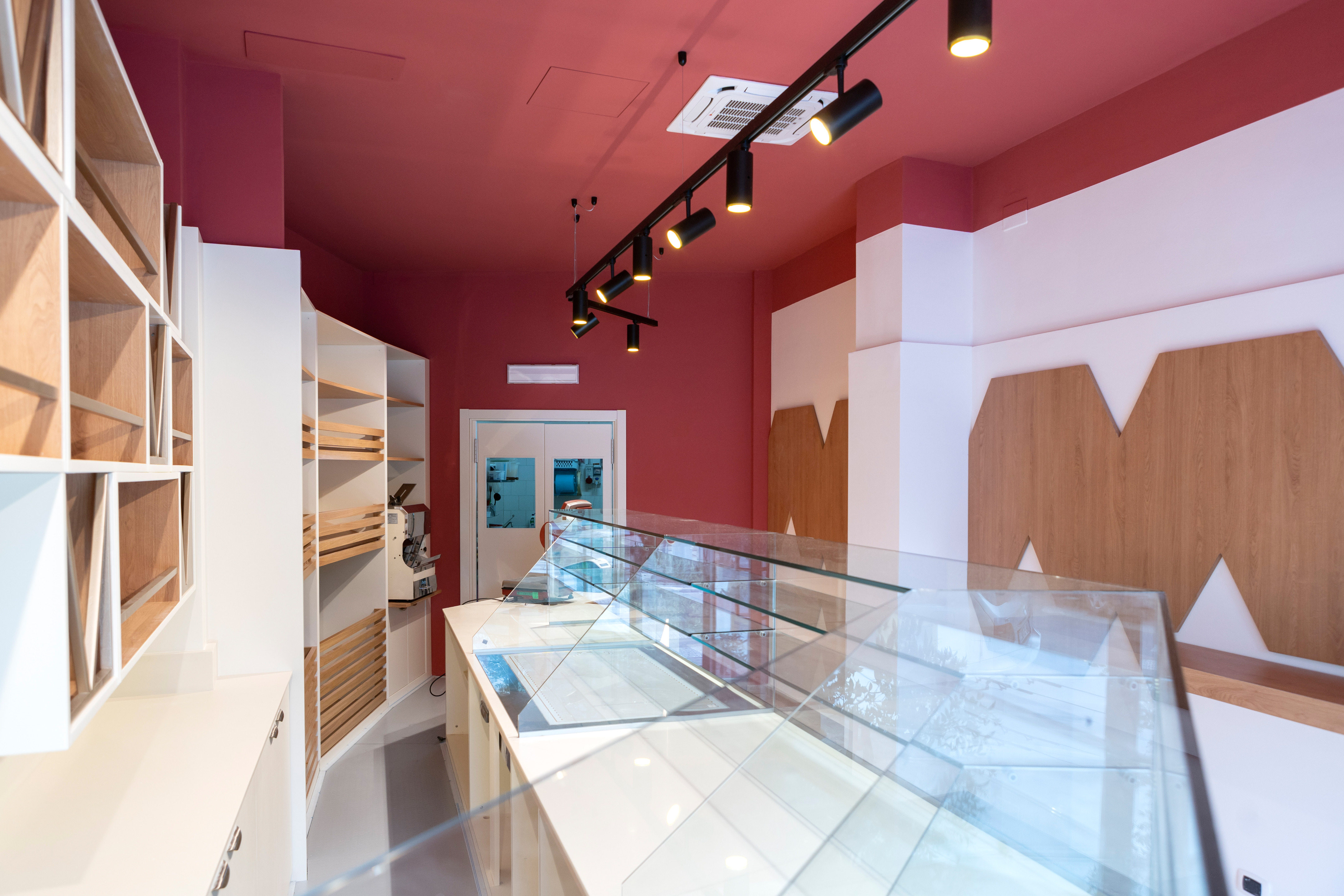 历史面包坊 Murgolo 的现代室内设计之旅-3