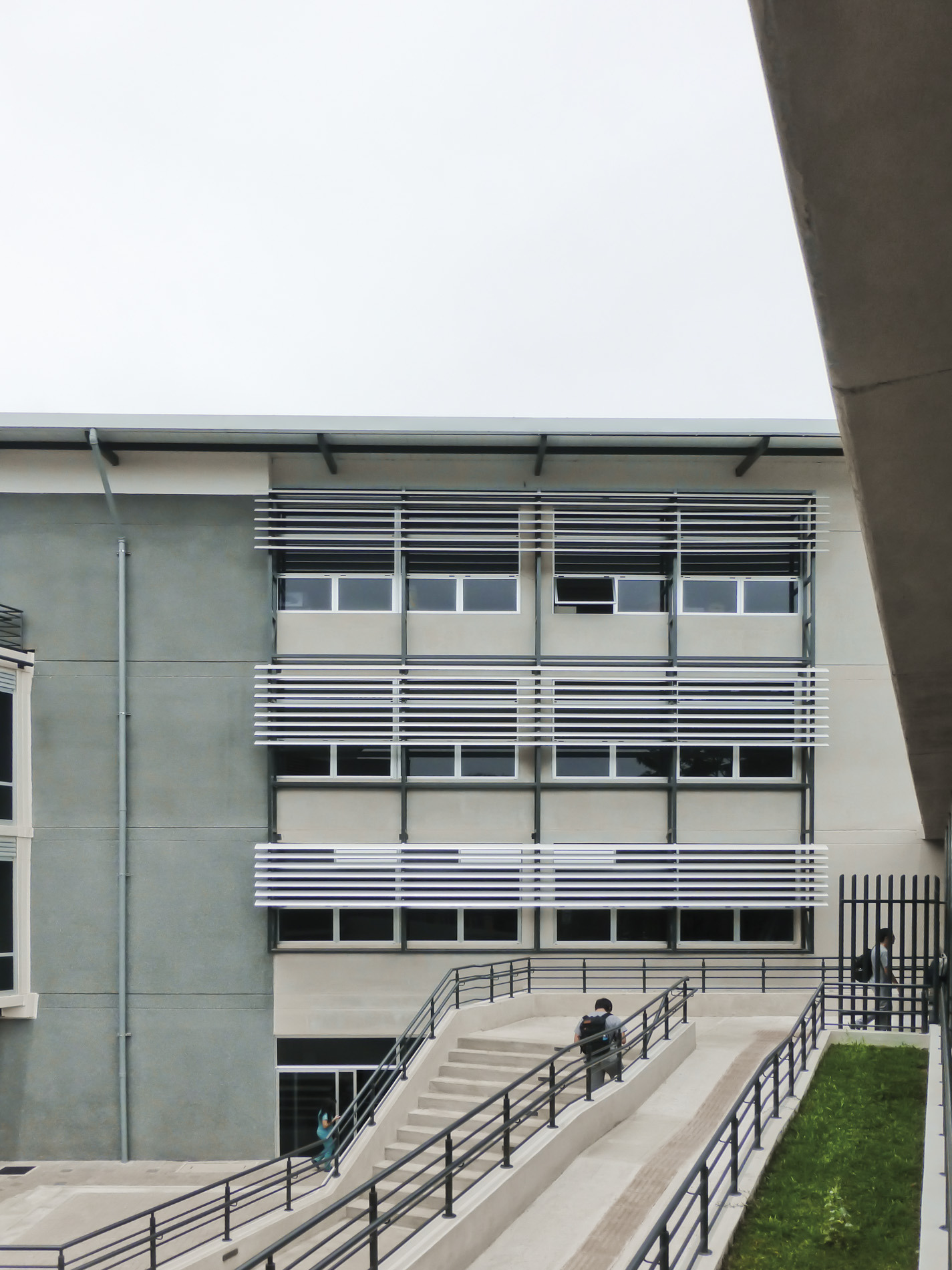 现代学院铝制百叶窗设计，节能环保，打造舒适学习空间-5