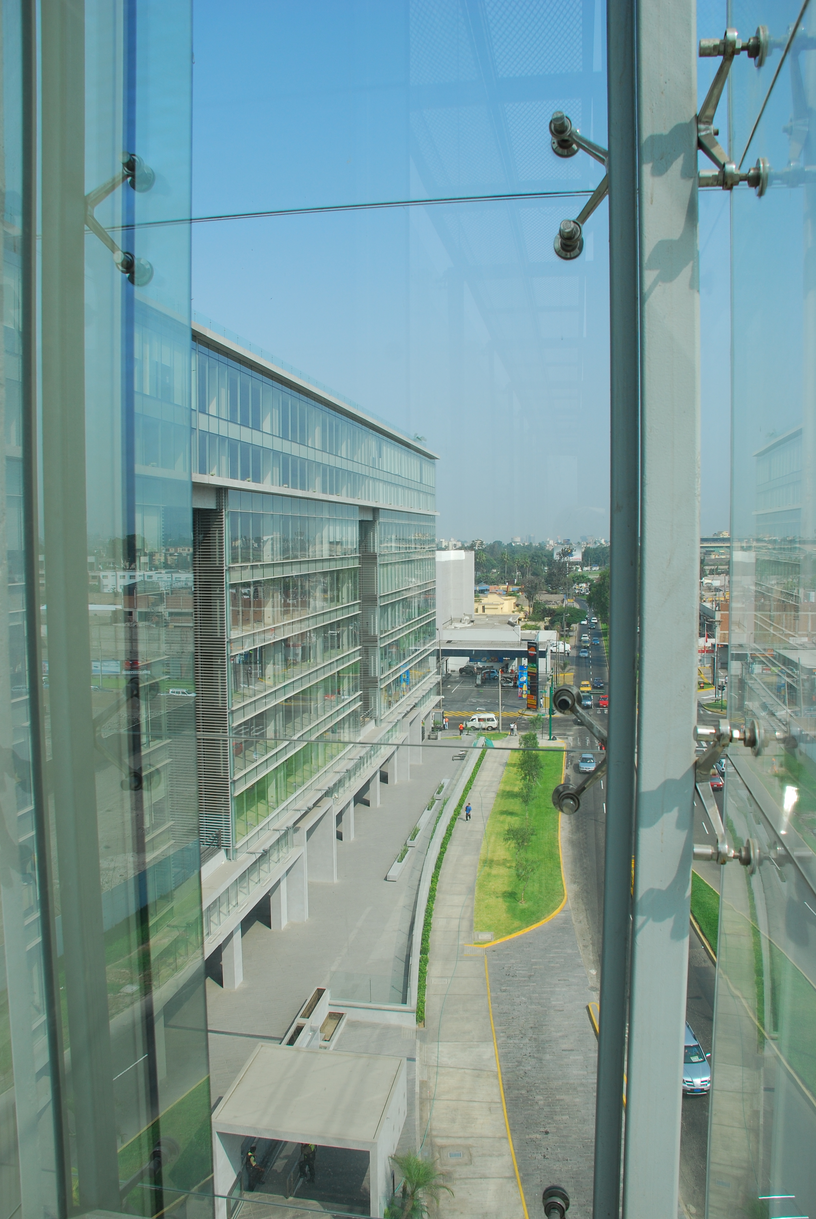 Centro Empresarial Cronos——现代办公建筑的绿色与功能融合-17