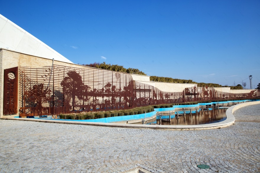 阿塞拜疆 IDEA 公司打造梦幻高尔夫俱乐部入口巨型艺术装置-4