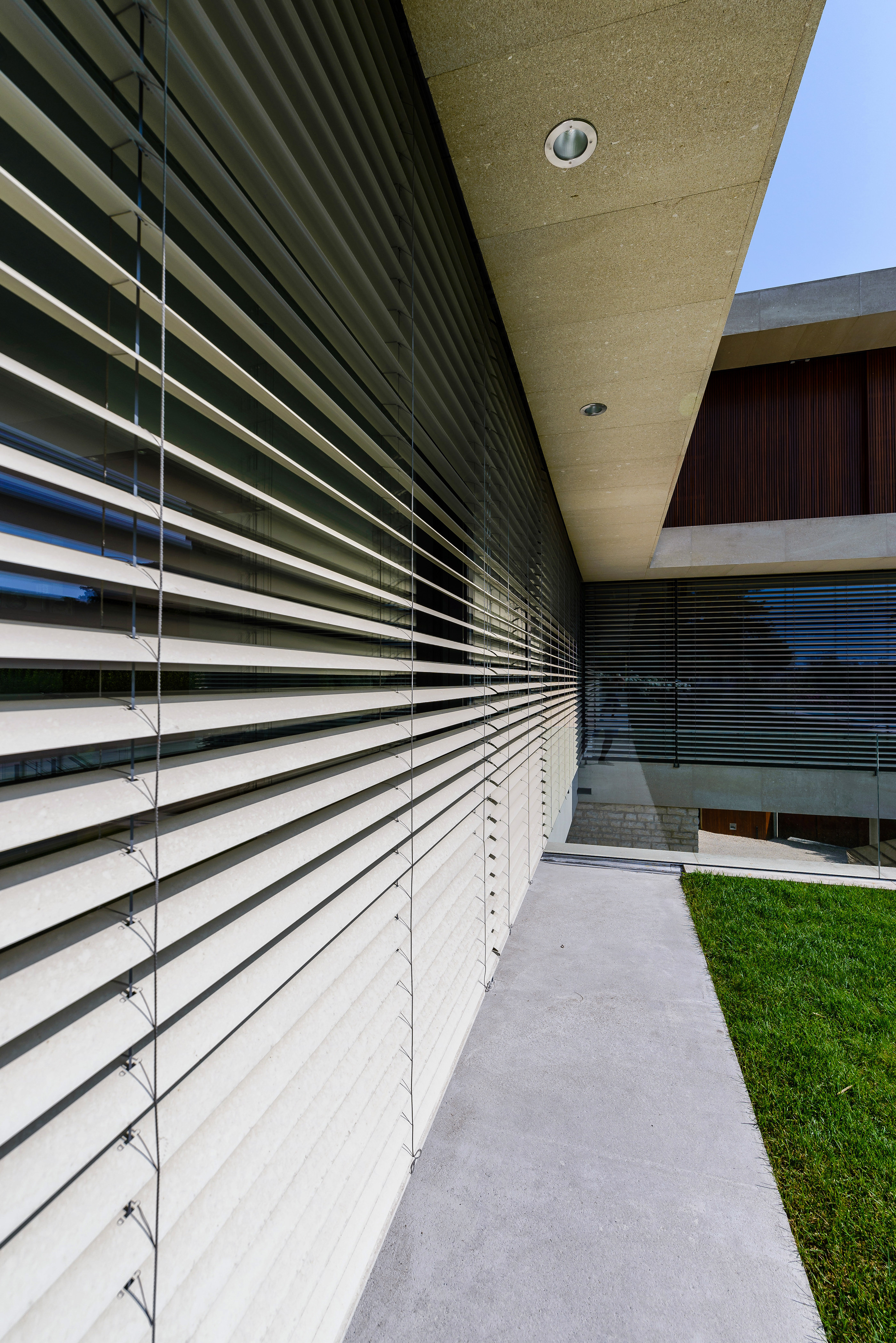 Modern villa shading by Krüllung-14