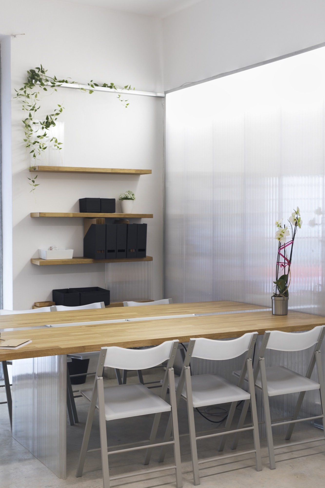 创新材料诠释 Ruzafa 社区精神的室内设计-5