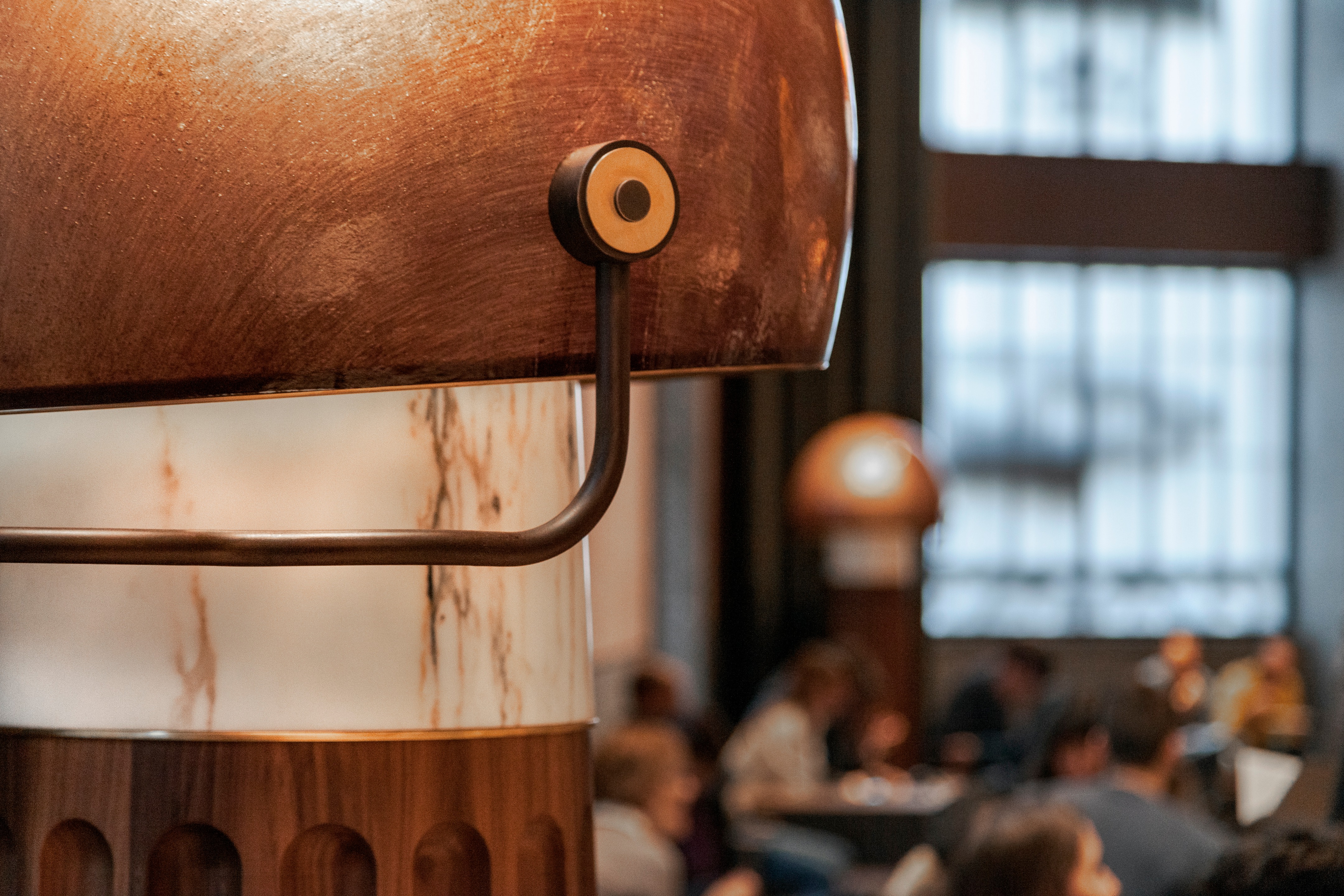 星巴克旗舰店的奢华内部设计-8