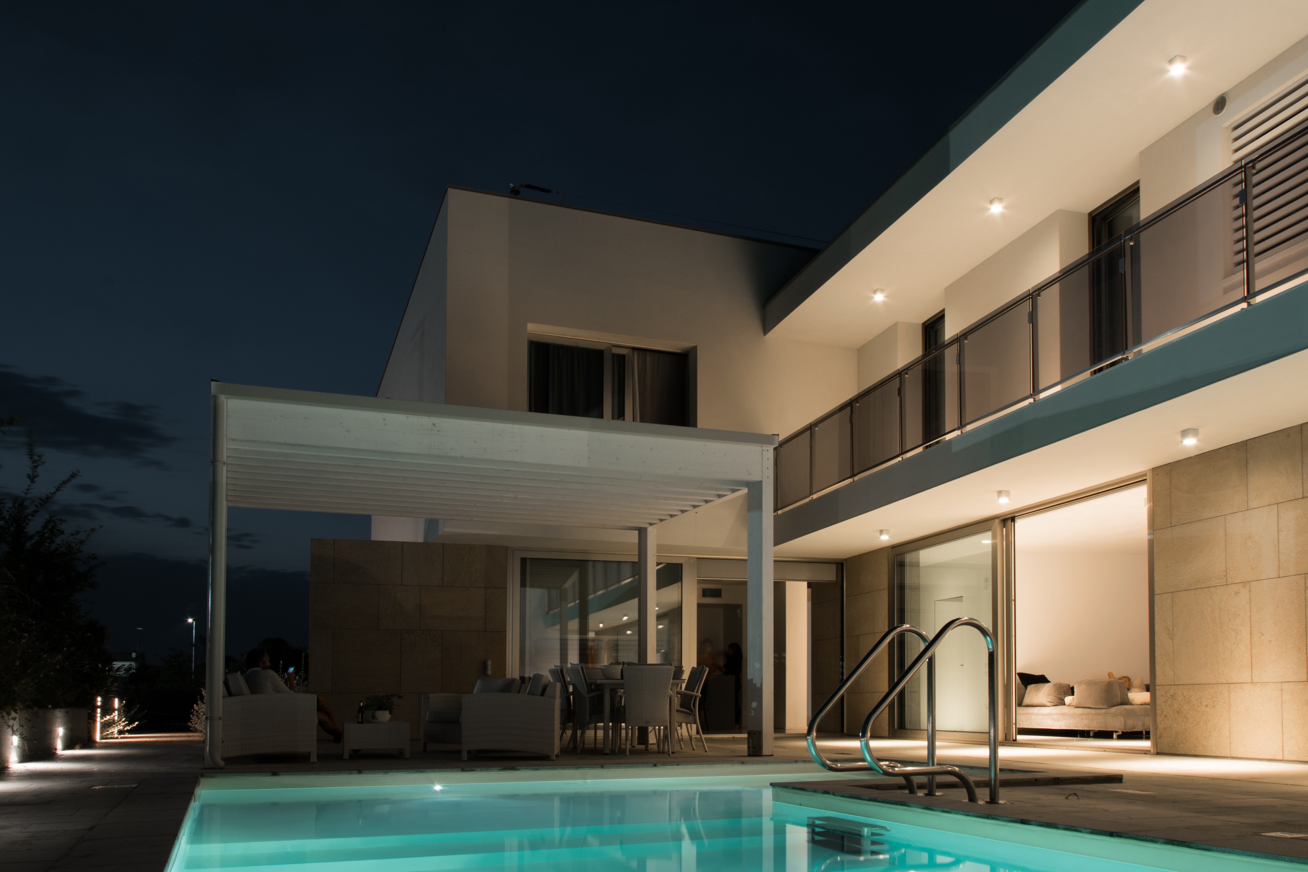 乡间别墅的现代奢华室内设计-0