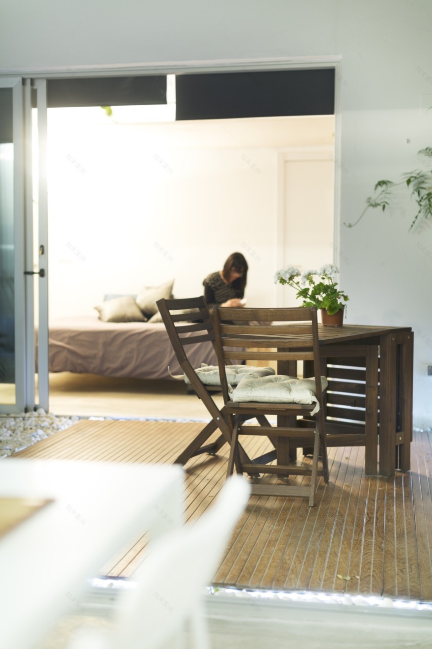 创新材料诠释 Ruzafa 社区精神的室内设计-7