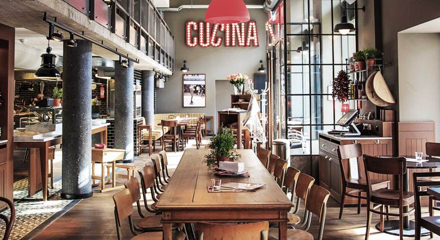 意大利美食餐厅的红色黄色彩虹设计-33