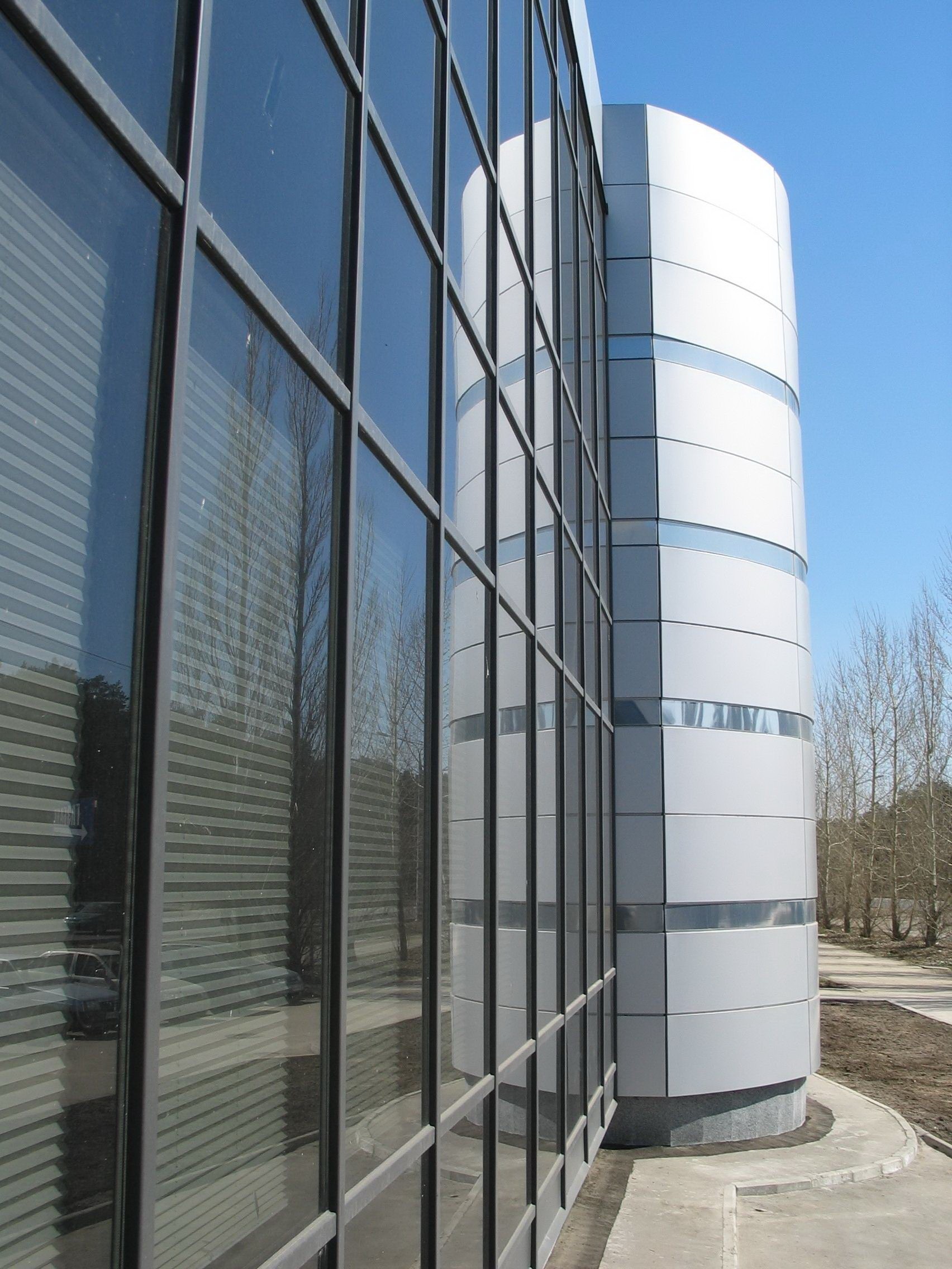 时空穿越——70 年代建筑的现代银行室内设计-4