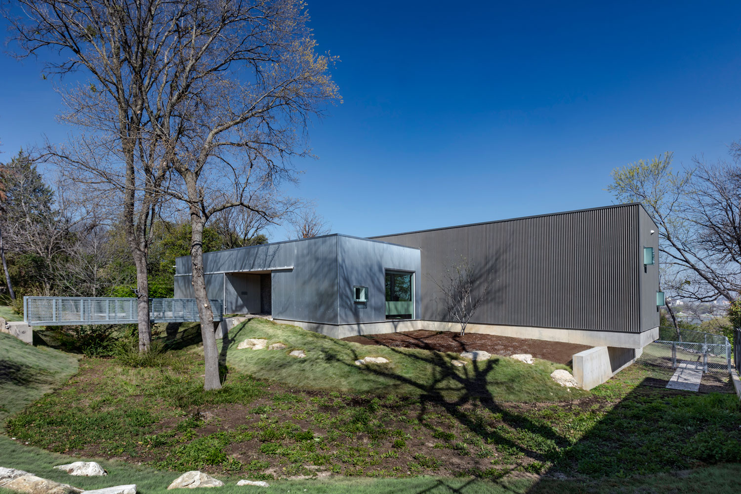 悬崖之上的绿色梦幻家园-2