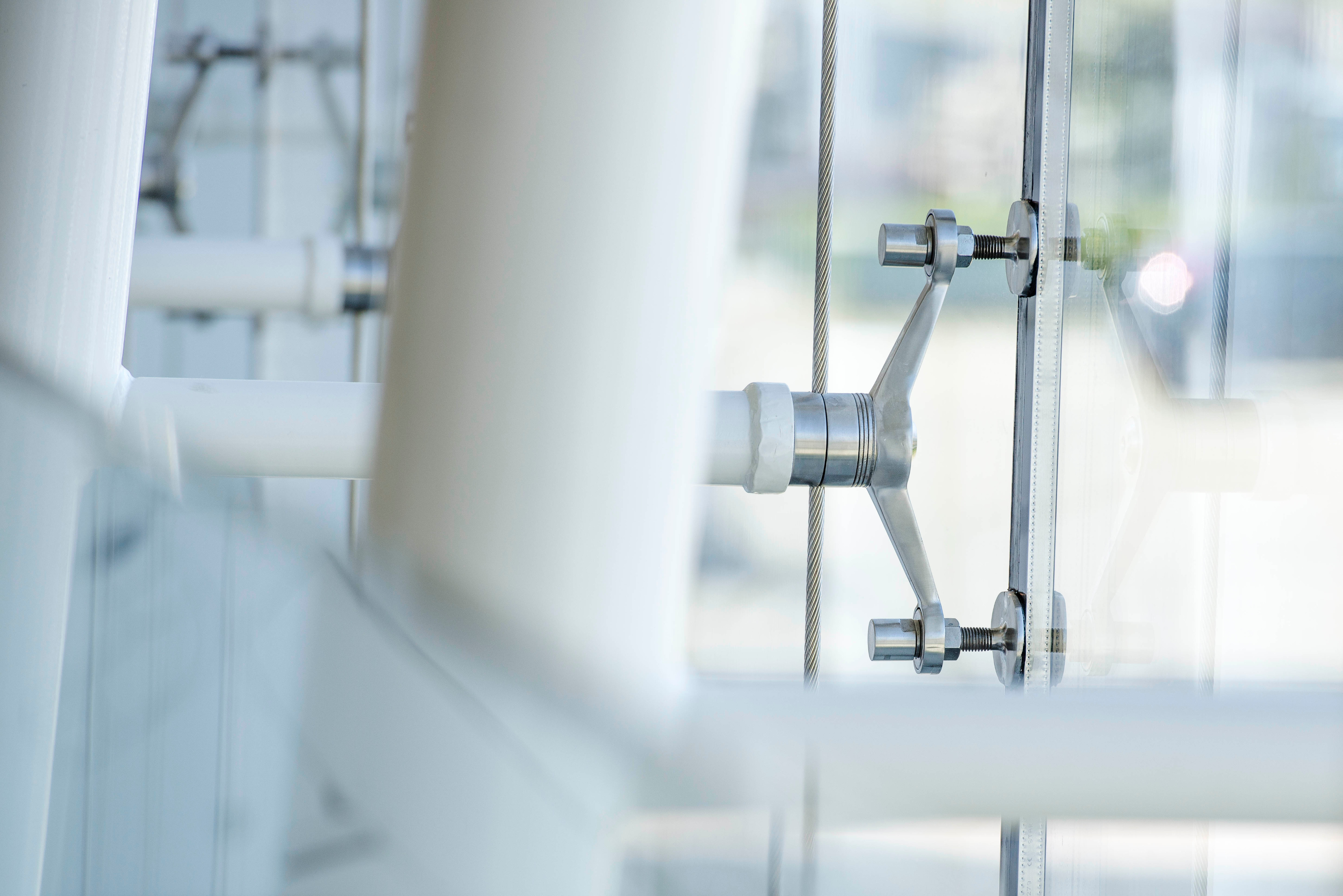 玻璃与钢铁的现代办公空间-38