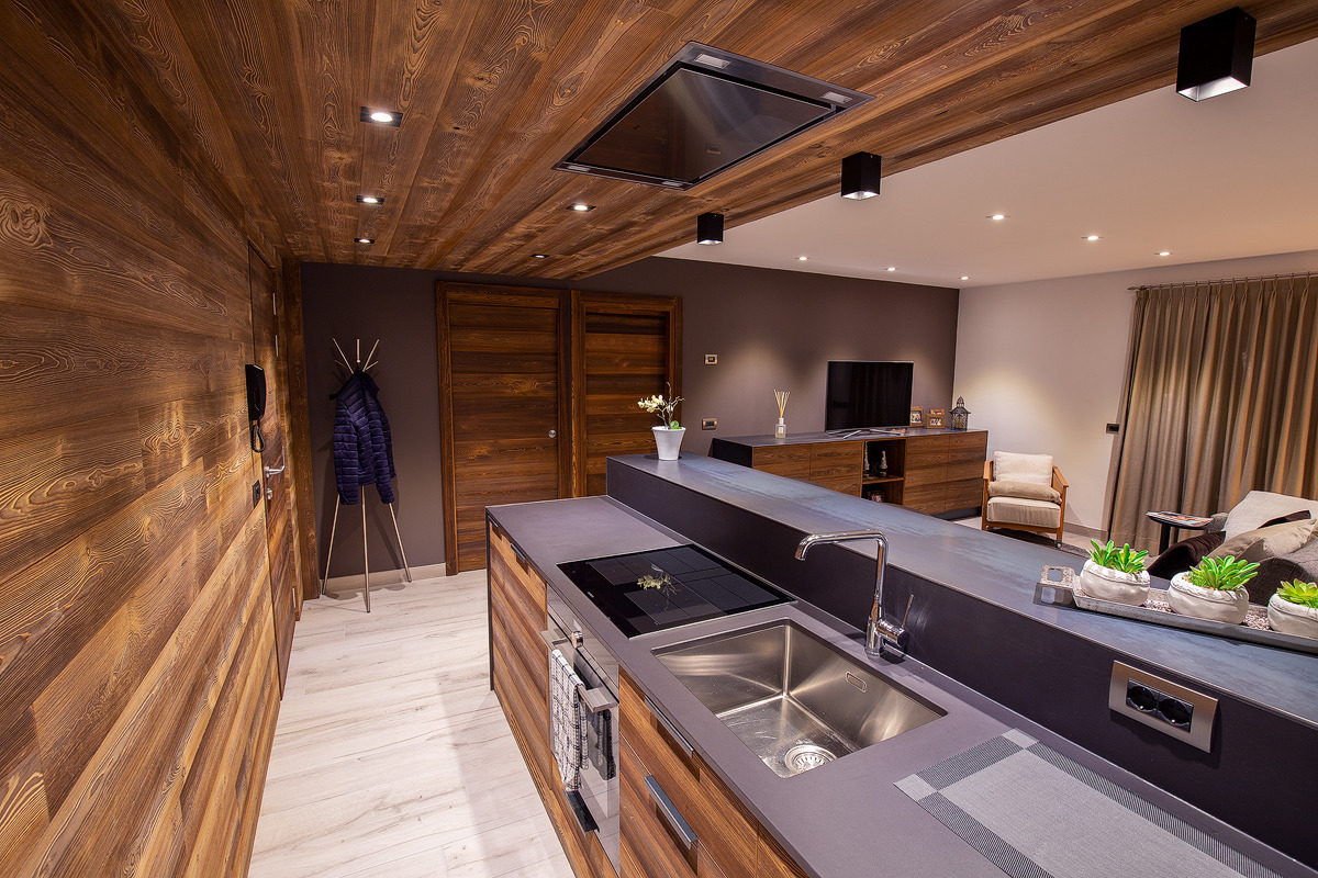 温暖木质与现代铁艺的优雅融合-6