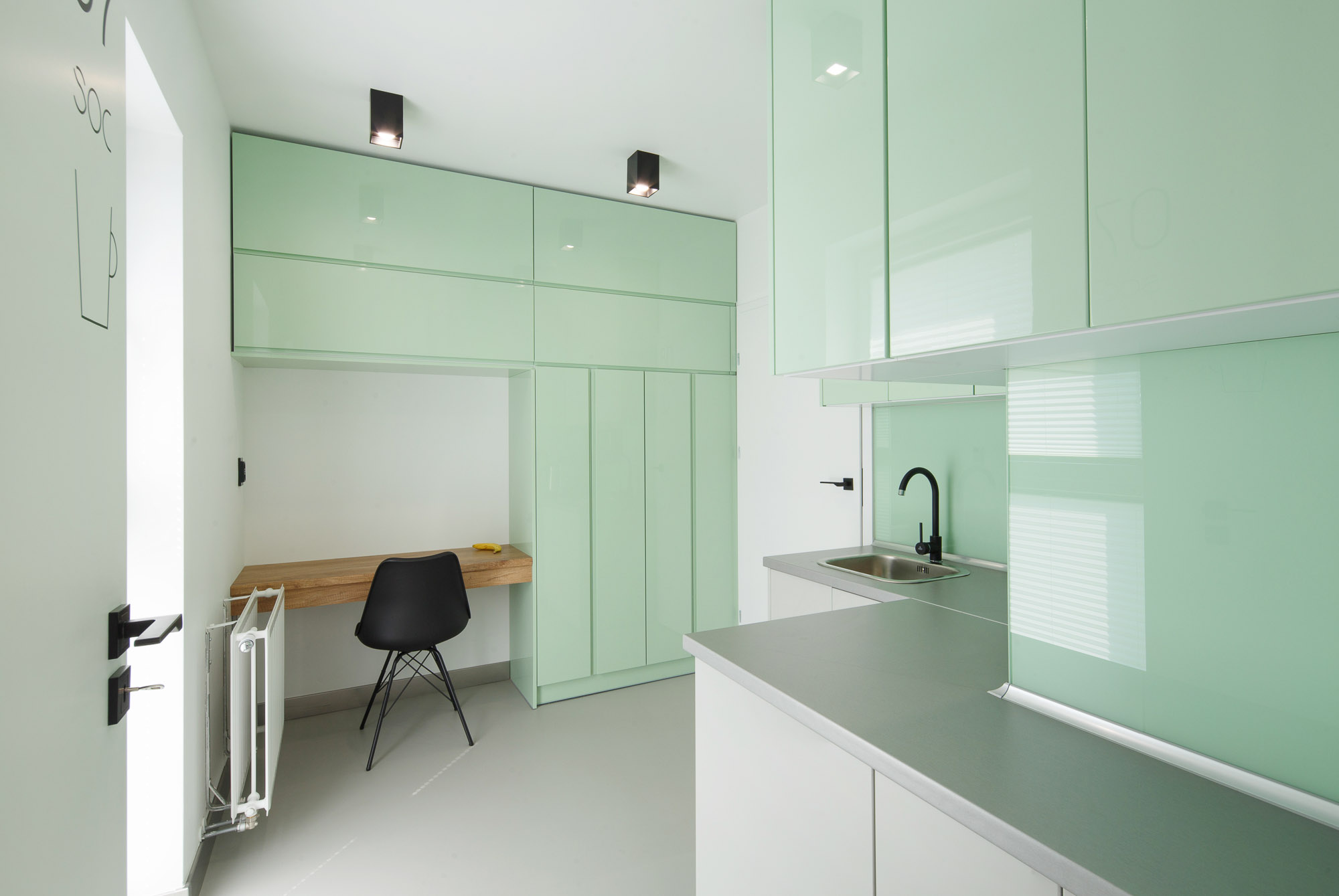 波兰卡托维兹牙科诊所室内设计-10