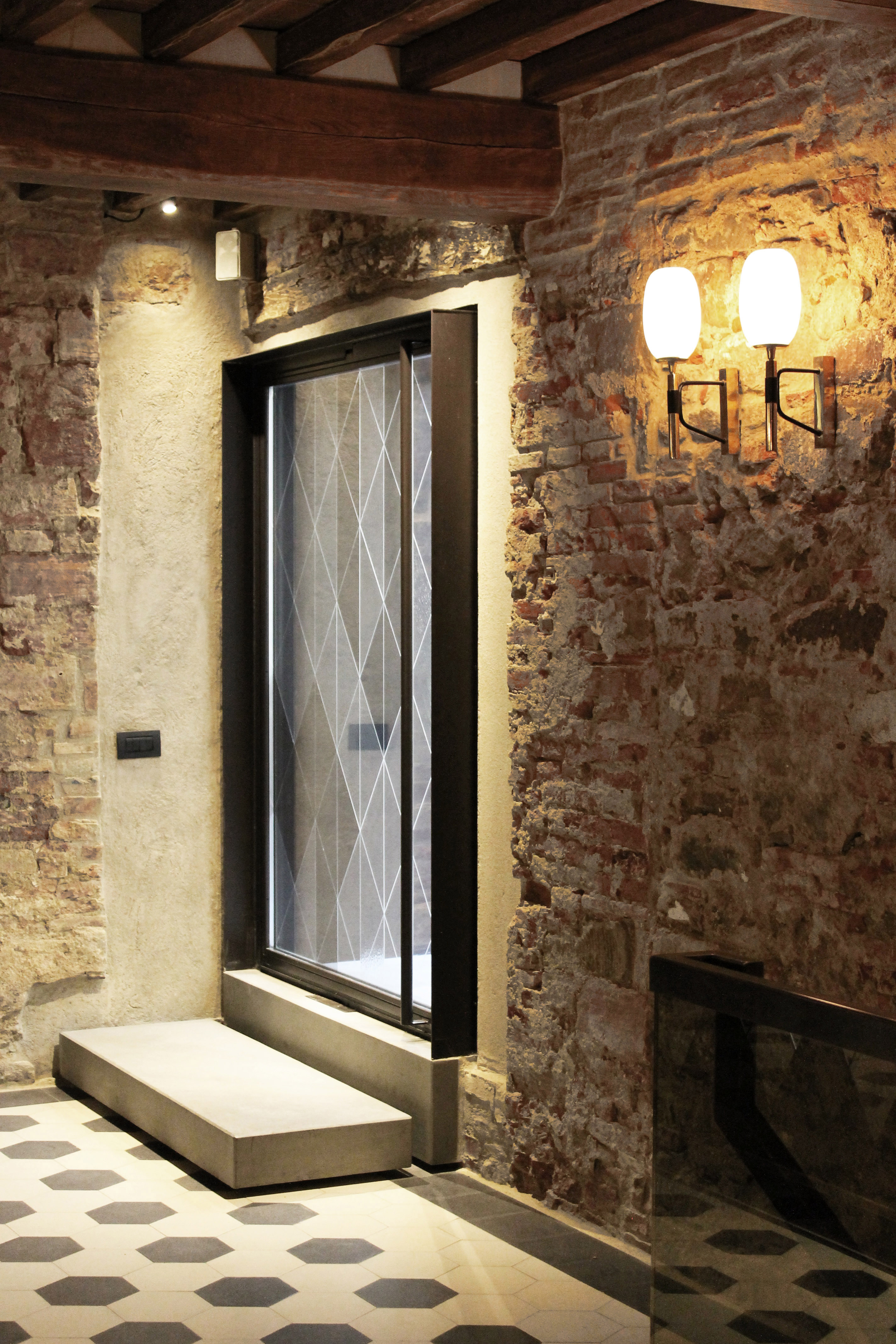 历史与当代交融的意大利餐厅设计-2