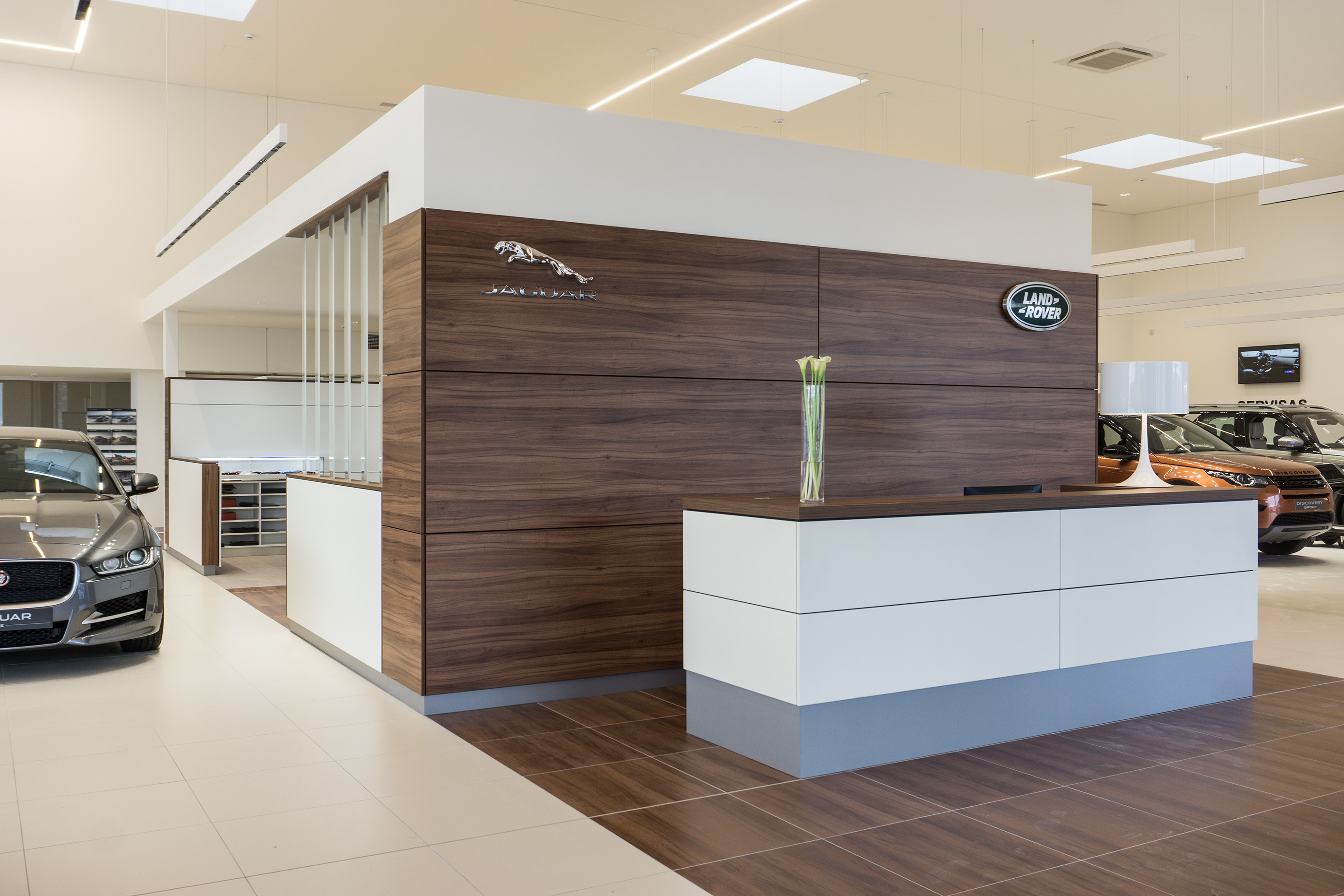 INCHCAPE - Jaguar/Landrover Showroom interior-18