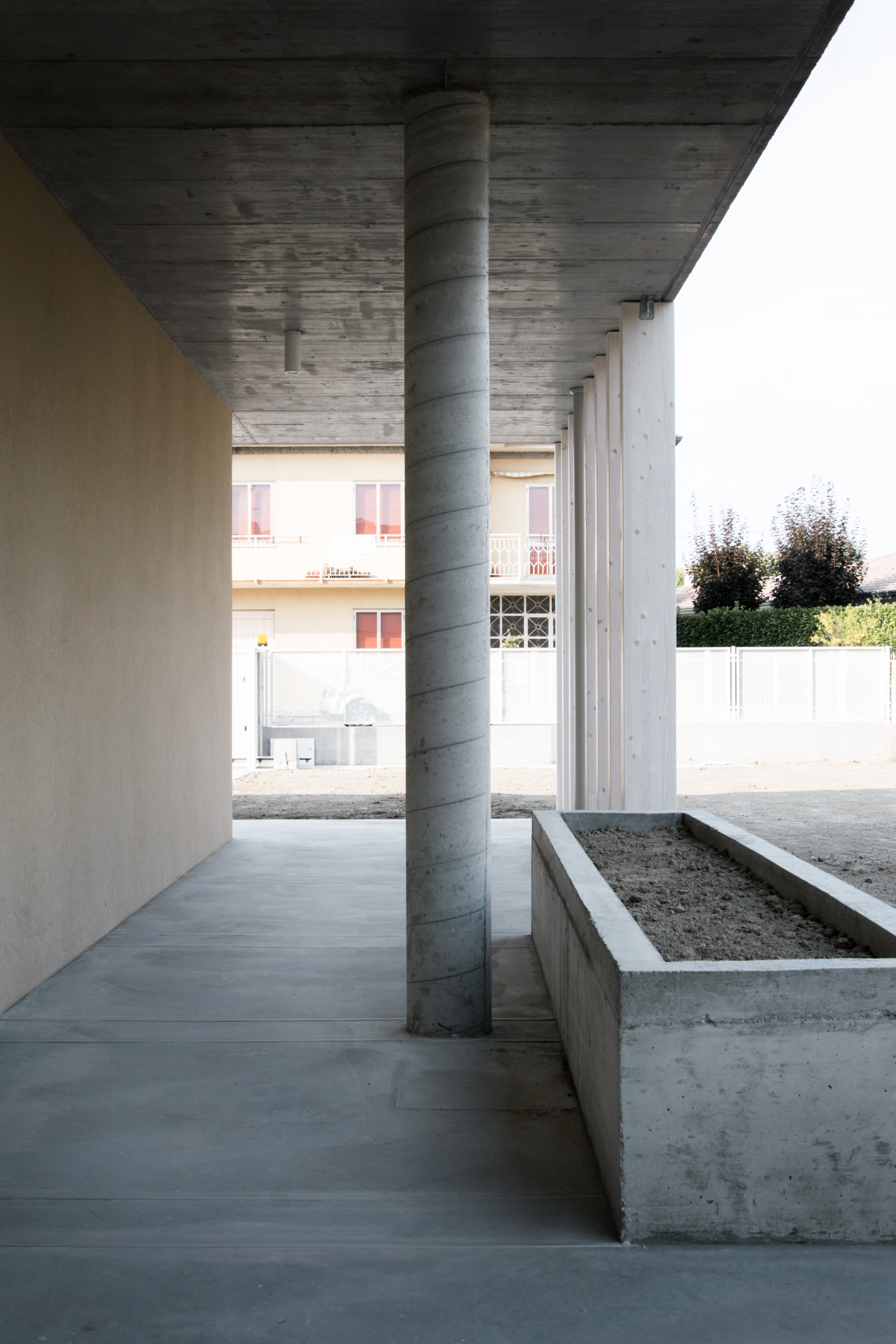 意式乡村现代家居,双高空间与户外融合-14