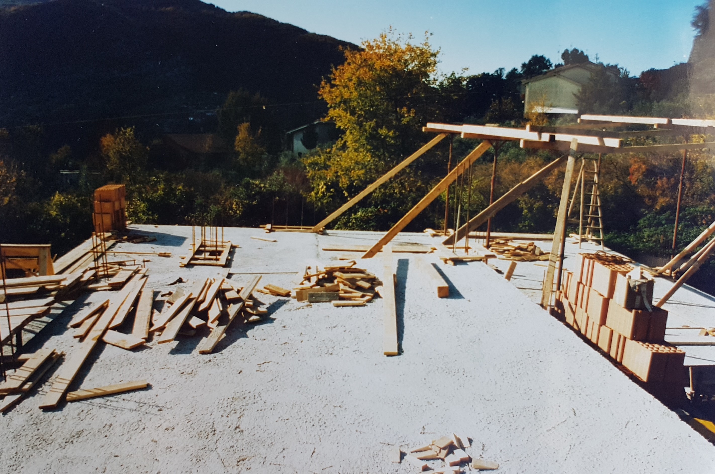 意大利橄榄树丛中的双层别墅设计-70